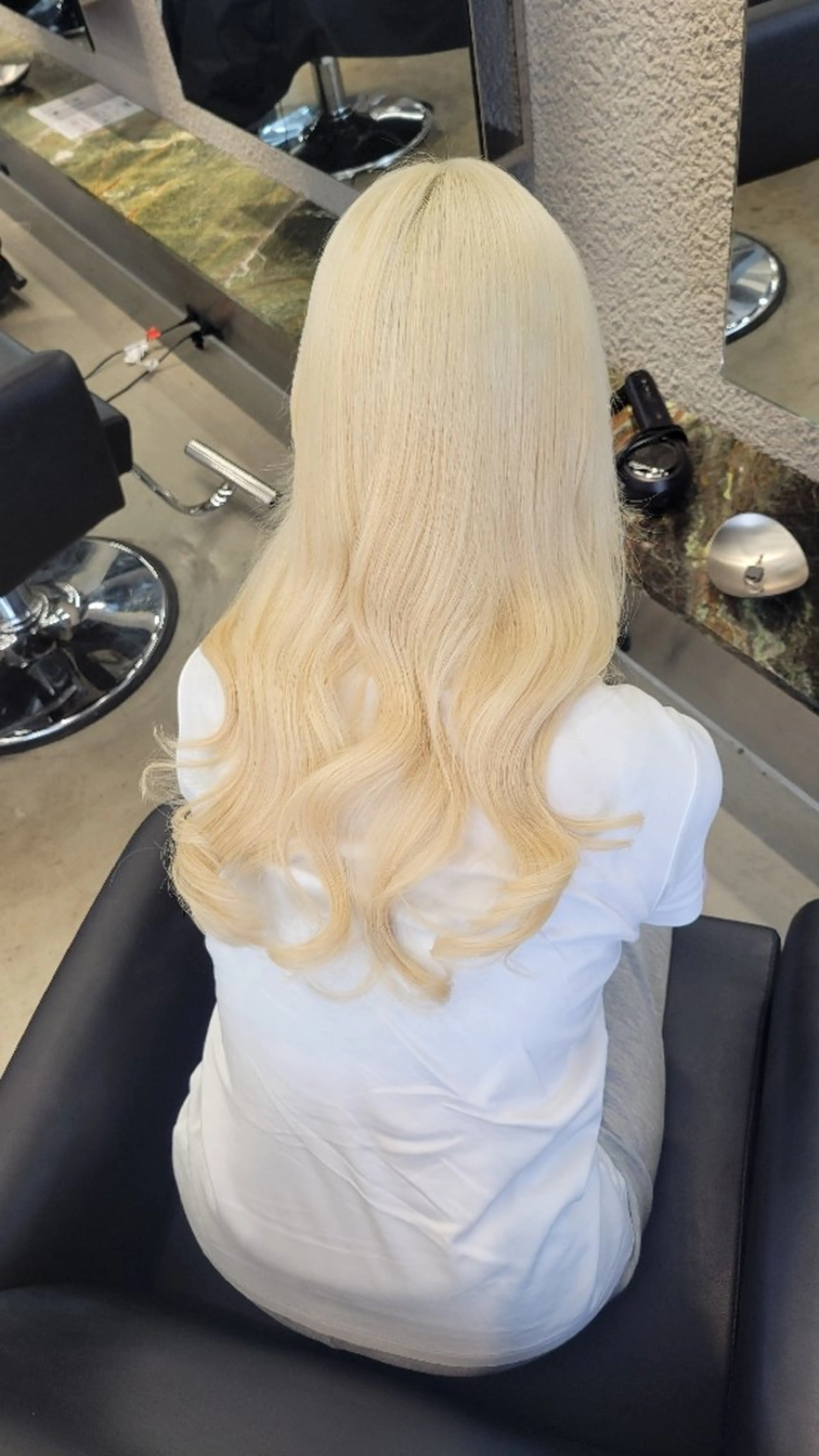 ロング カラー 抜きっぱなしブロンド ブロンド PELE栄ANNEX所属・PELE/栄/ ブリーチ/SOAのヘアスタイル