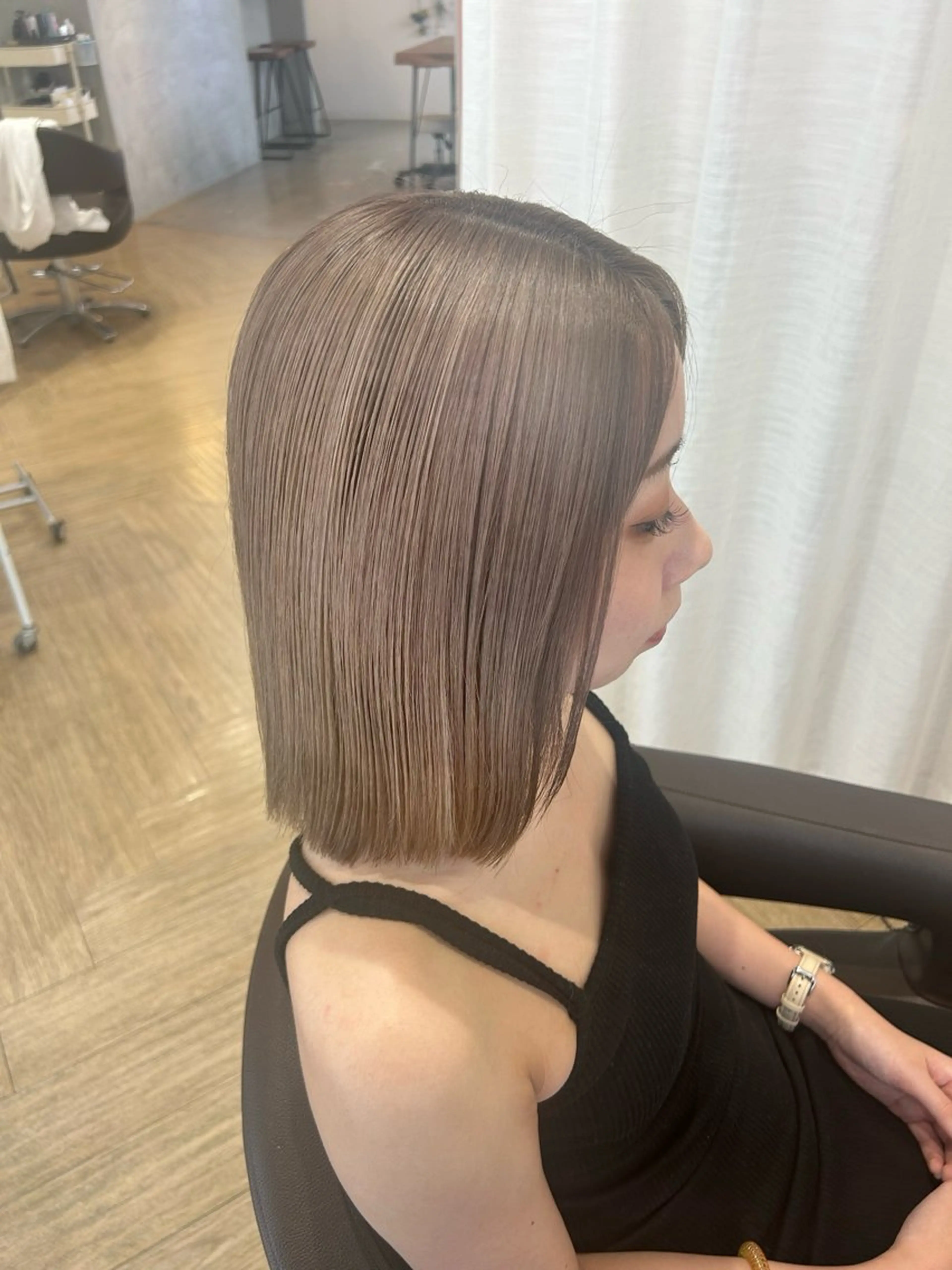 ショート カット ヘアカラー 砂野 真璃奈のヘアスタイル