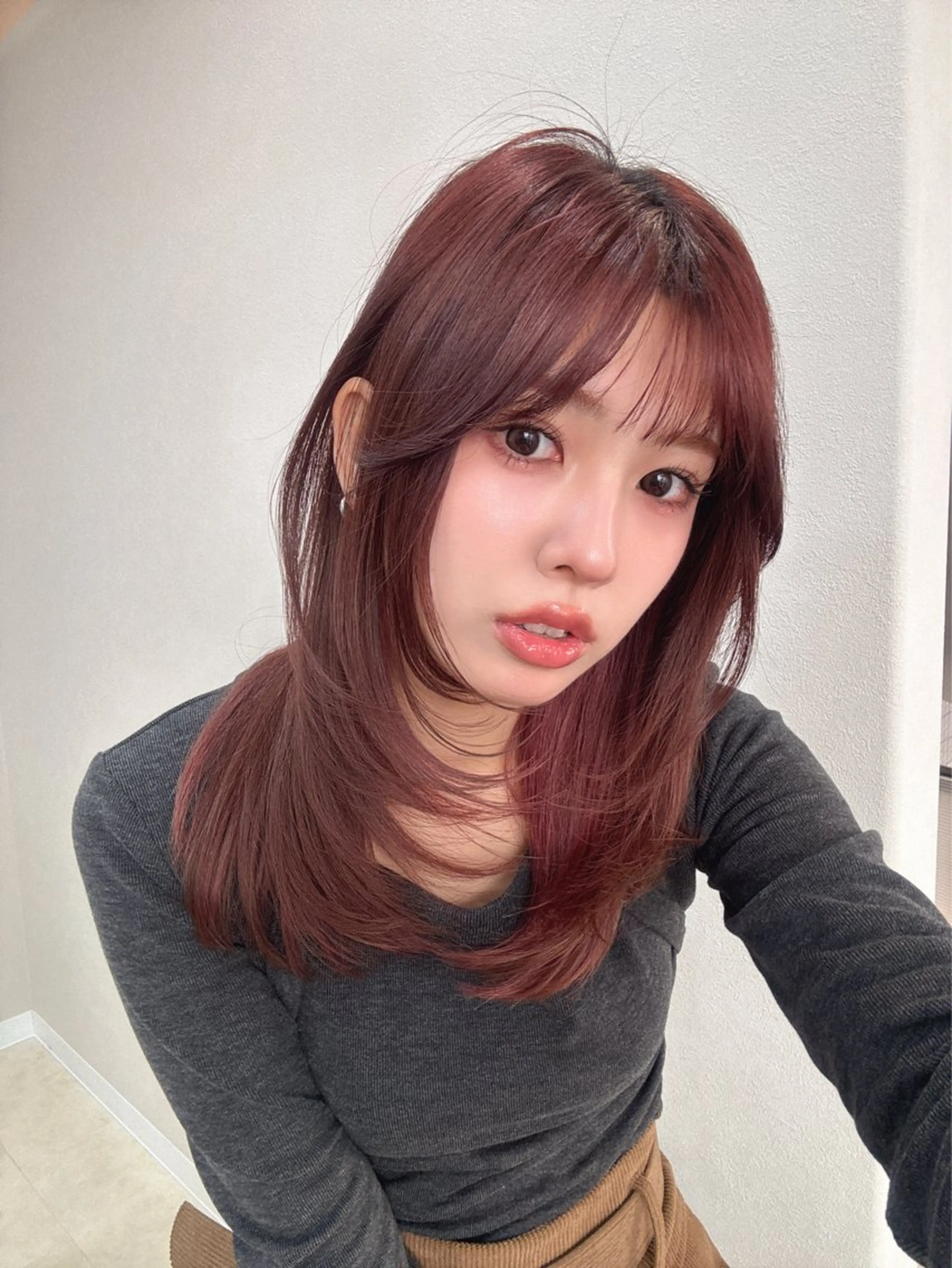 セミロング カラー パーマ ヘアアレンジ ブリーチ ブラウンカラー ブリーチなしカラー ピンクカラー レッドカラー カット ヘアカラー トリートメント ヘアセット 小野寺瑞希 /最小顔カットのヘアスタイル