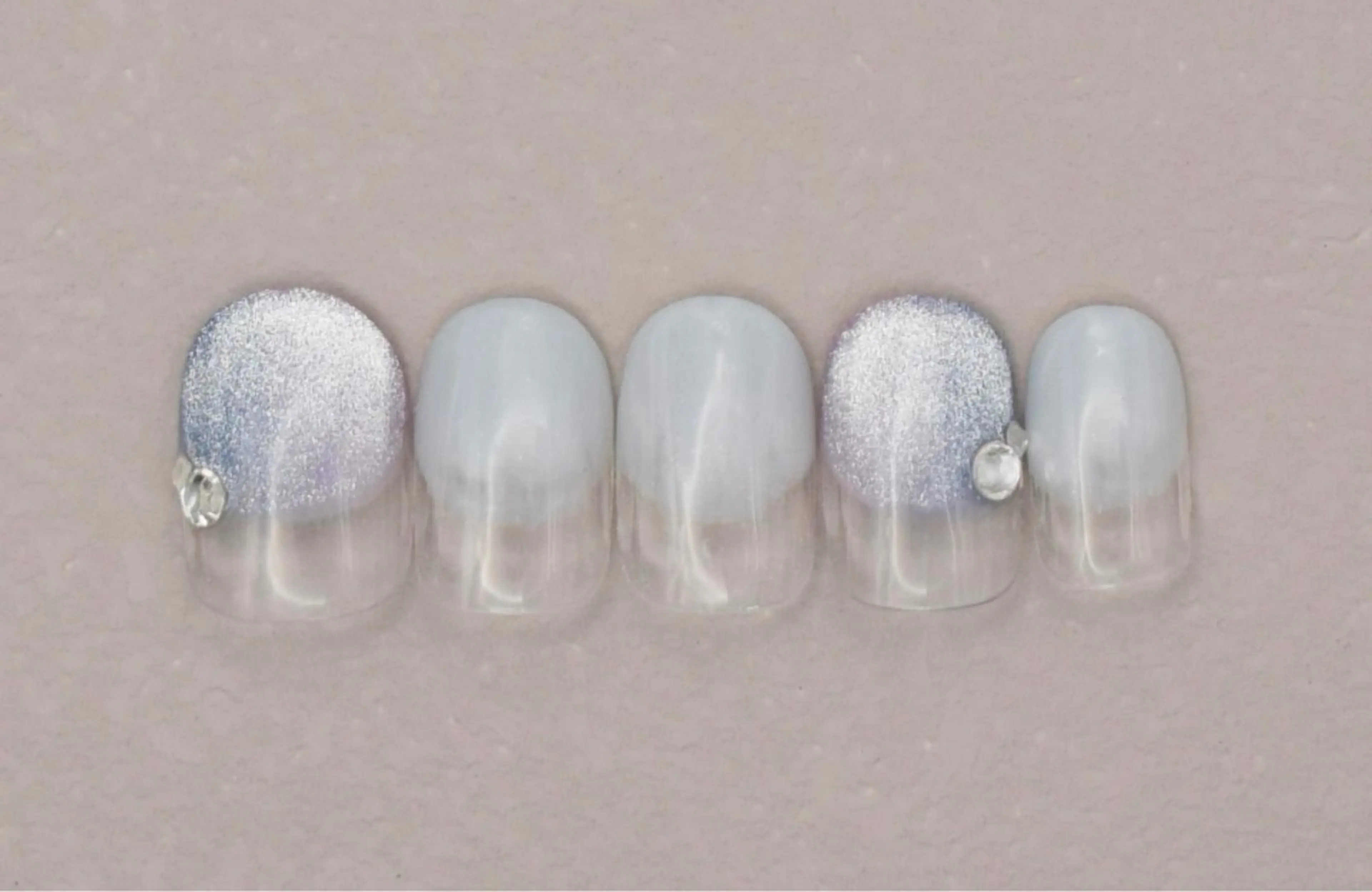 ネイル ゆら 練習生💅🏻のネイルデザイン