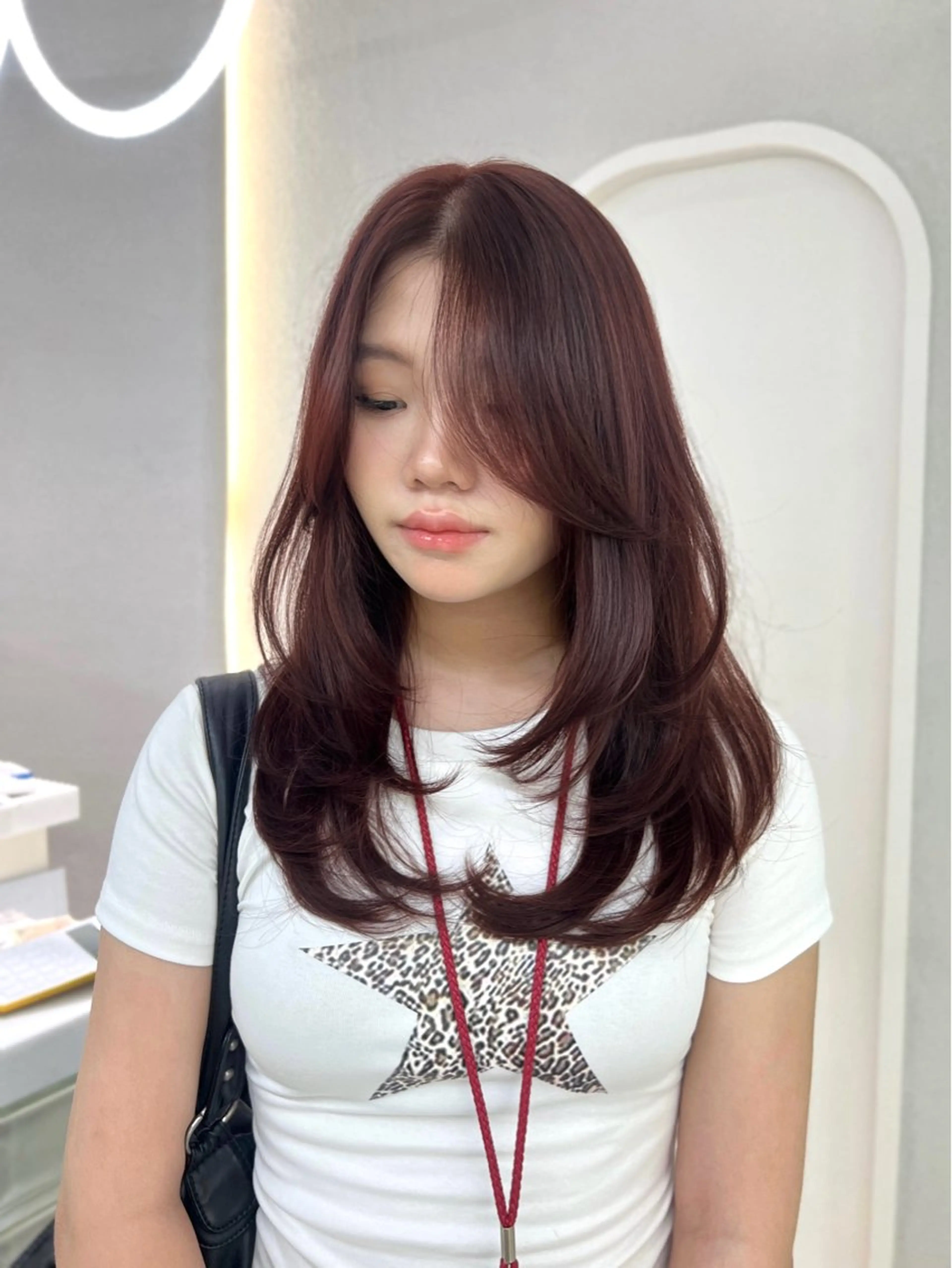 セミロング カラー 韓国風ヘア レイヤーカット GAGA AMIKAのヘアスタイル