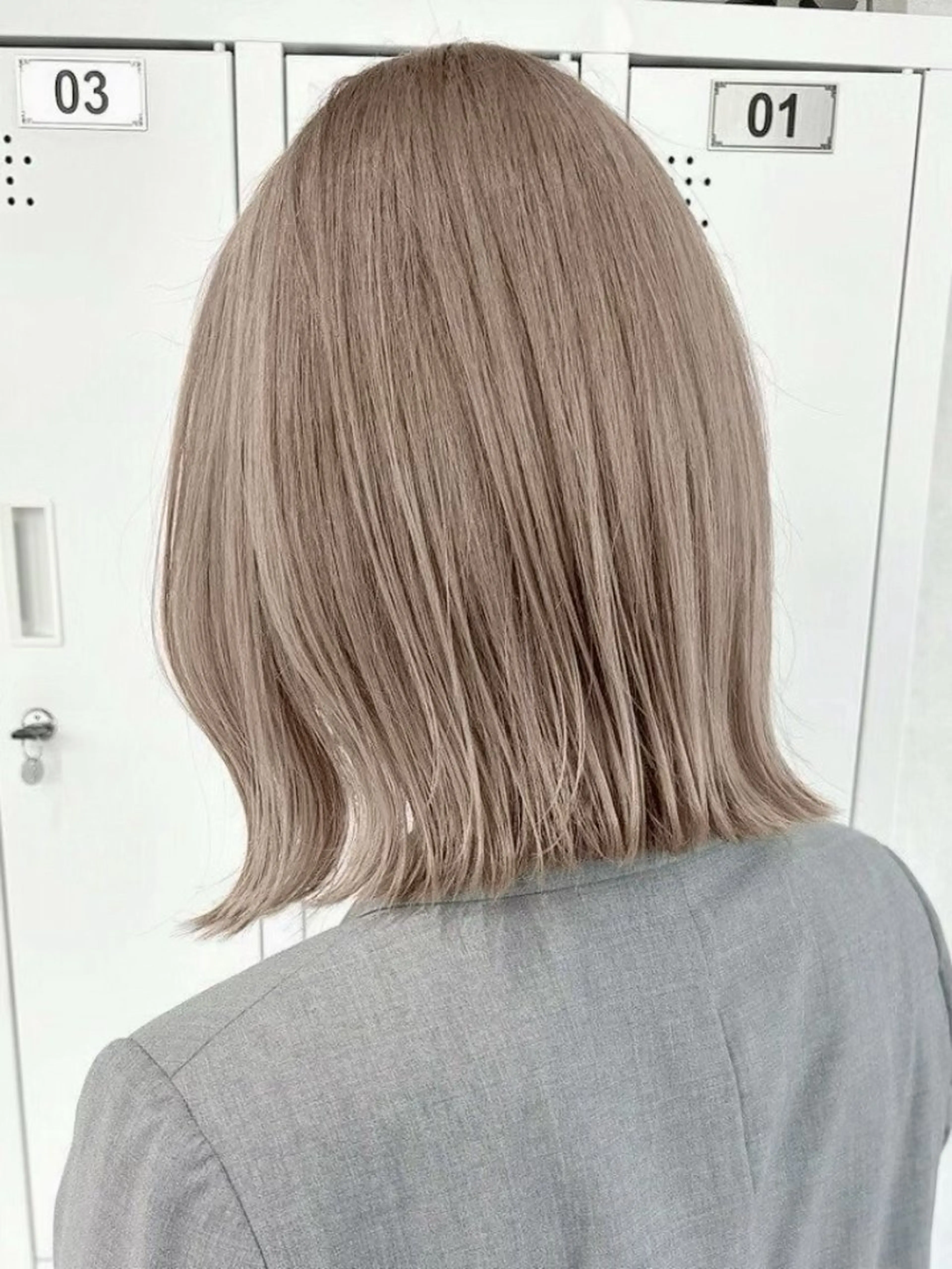 セミロング ヘアカラー トリートメント ハイトーンイヤ リングカラー清水隆央のヘアスタイル