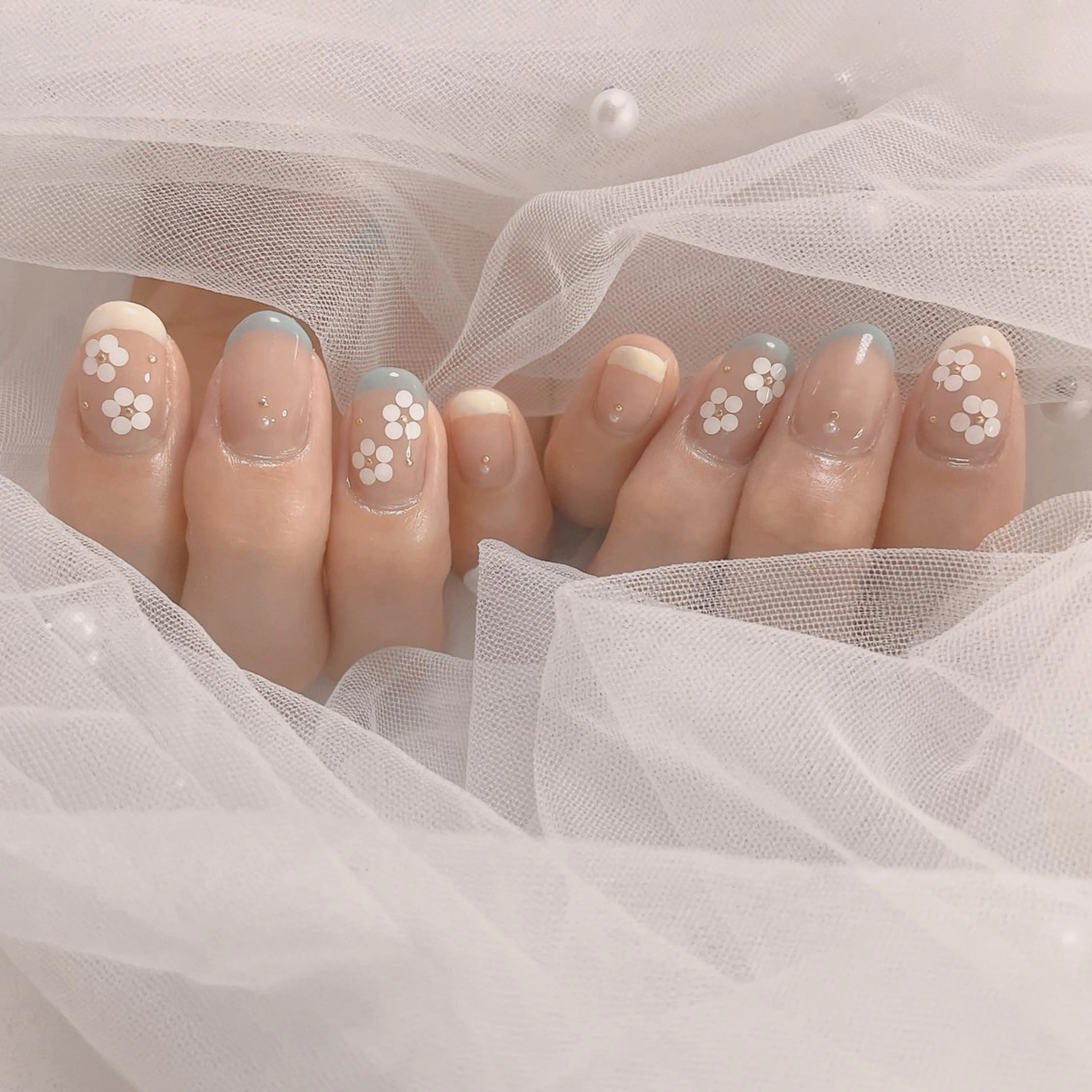 ネイル フレンチネイル 水色 黄色 ネイルサロン なっちゃん(古千谷)のネイルデザイン