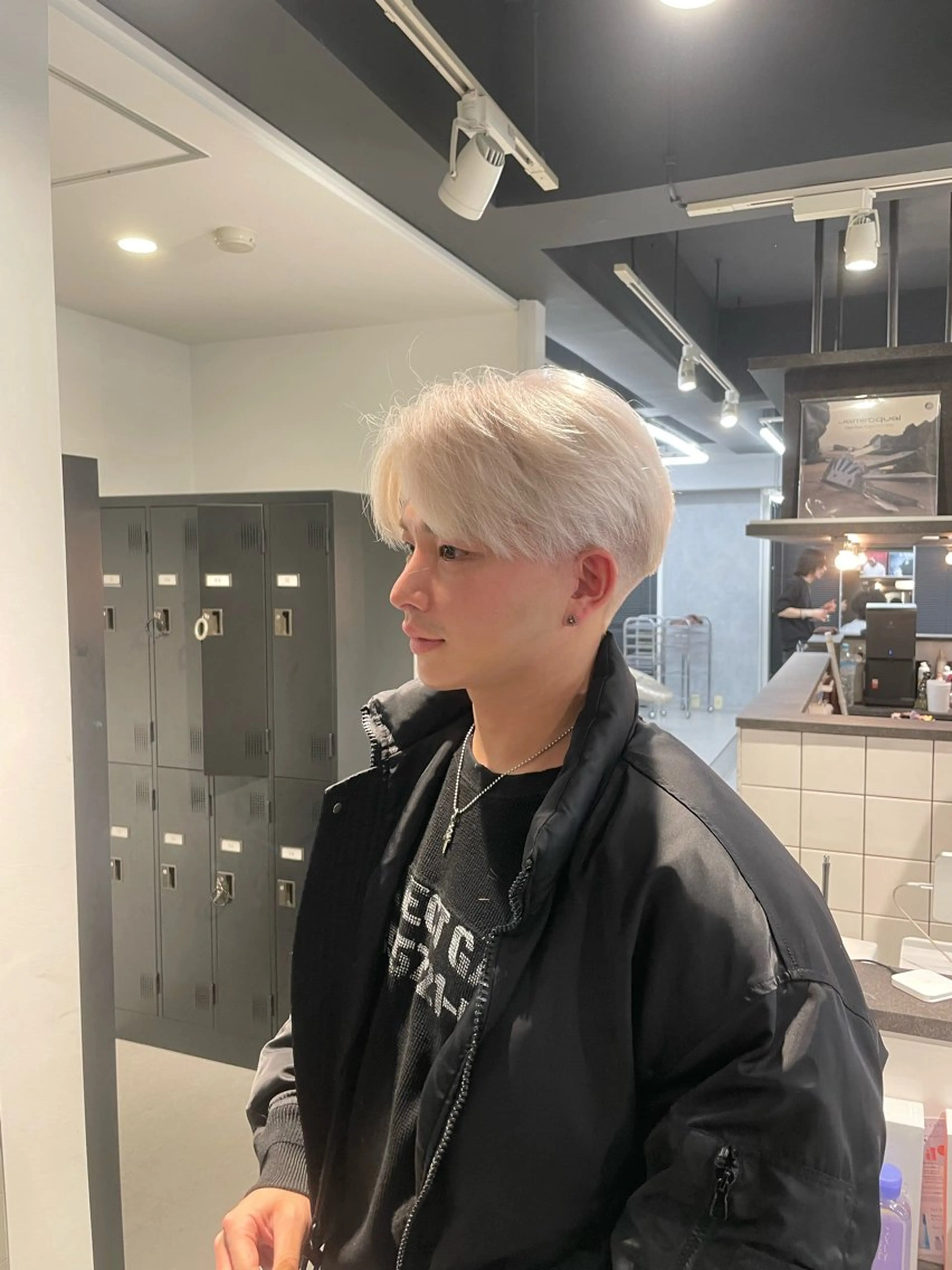 ショート カラー ブリーチ ブロンド ホワイトブロンド ハイトーン特化/渋谷 ⚡️コースケ⚡️のヘアスタイル