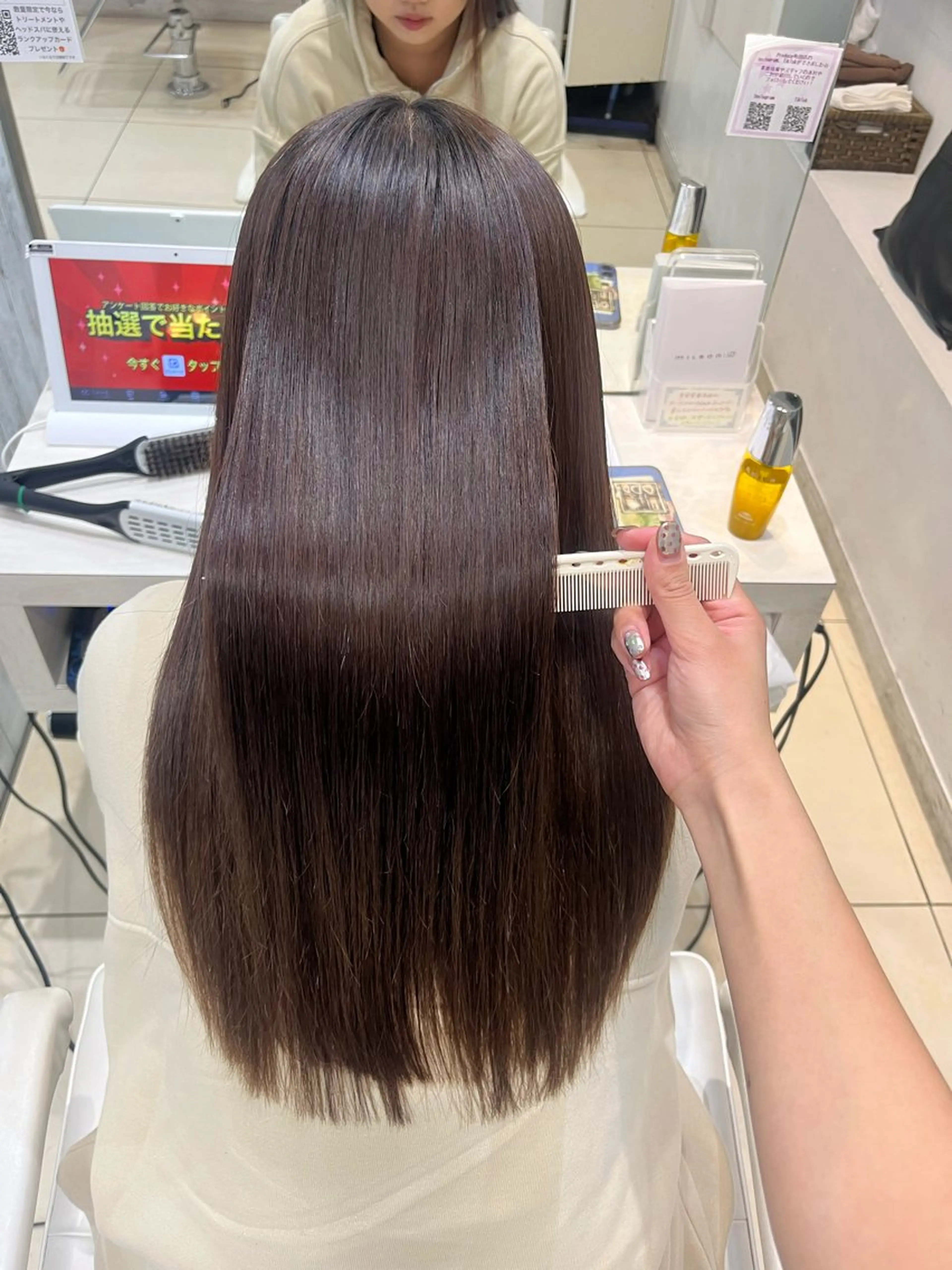 セミロング カット 縮毛矯正 【髪質改善カラー】 あむ·. ⟡ 🖤のヘアスタイル