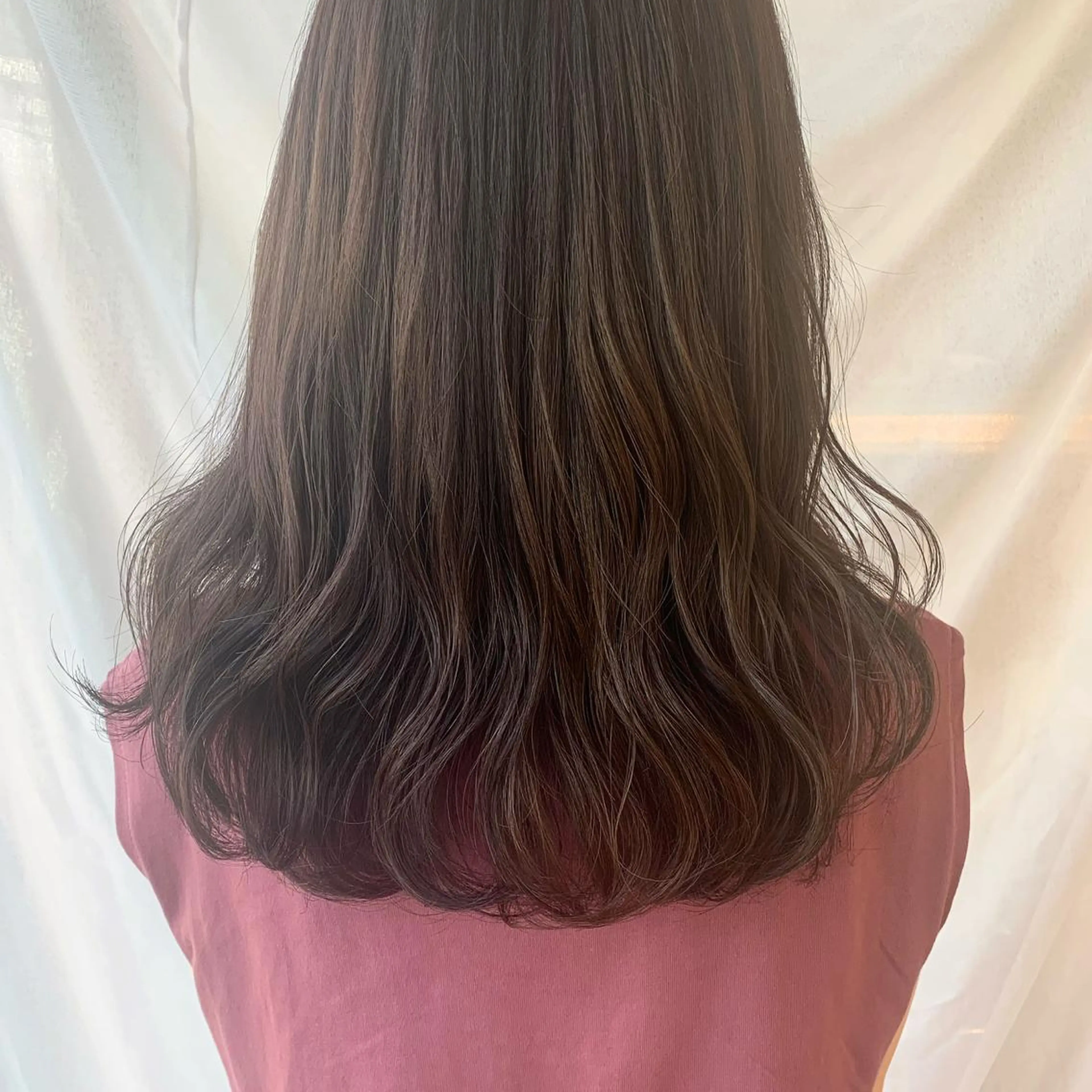 カラー 山口 莉奈のヘアスタイル