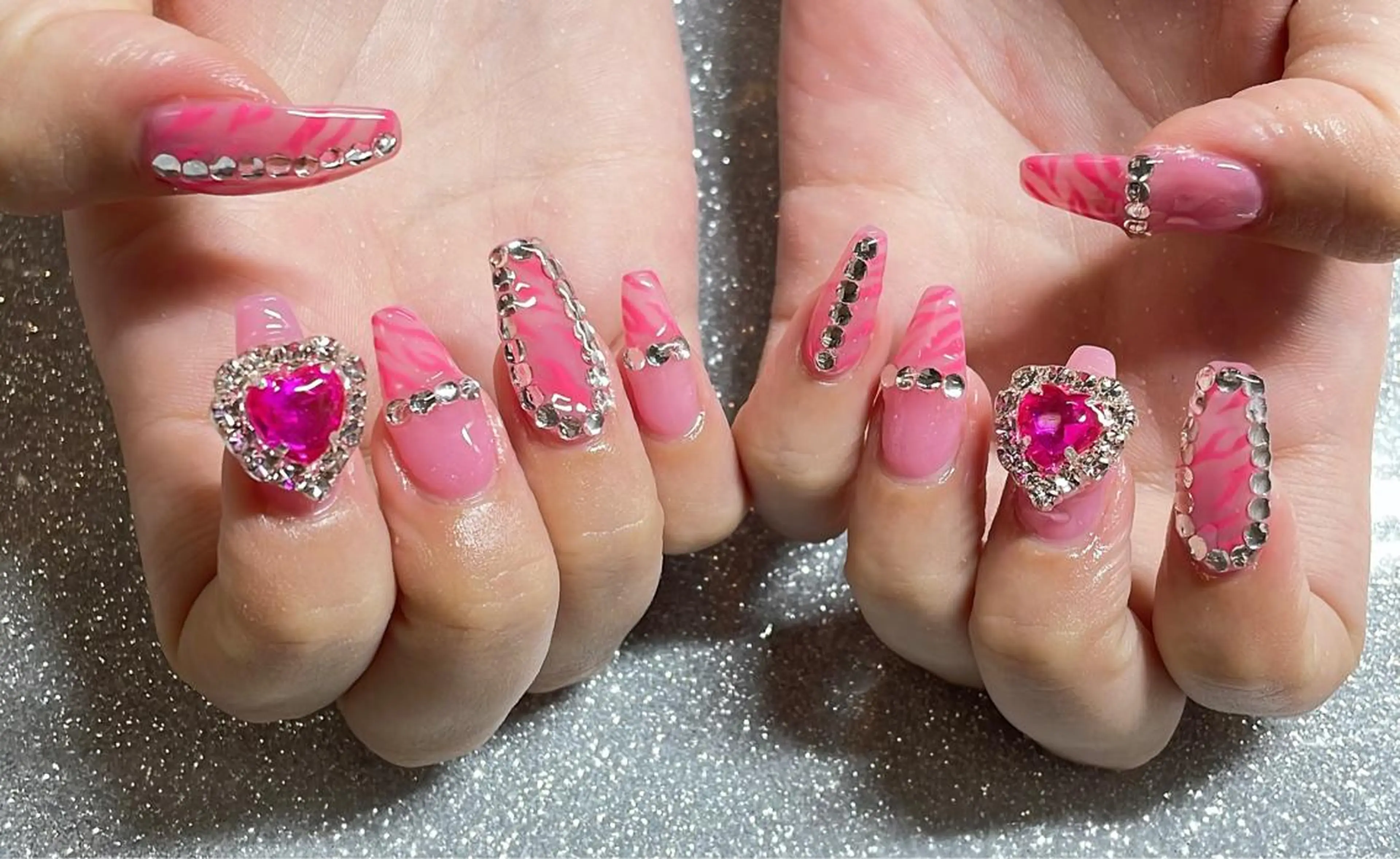 ネイル ハンドネイル VIERU 🌈🎀💖のネイルデザイン