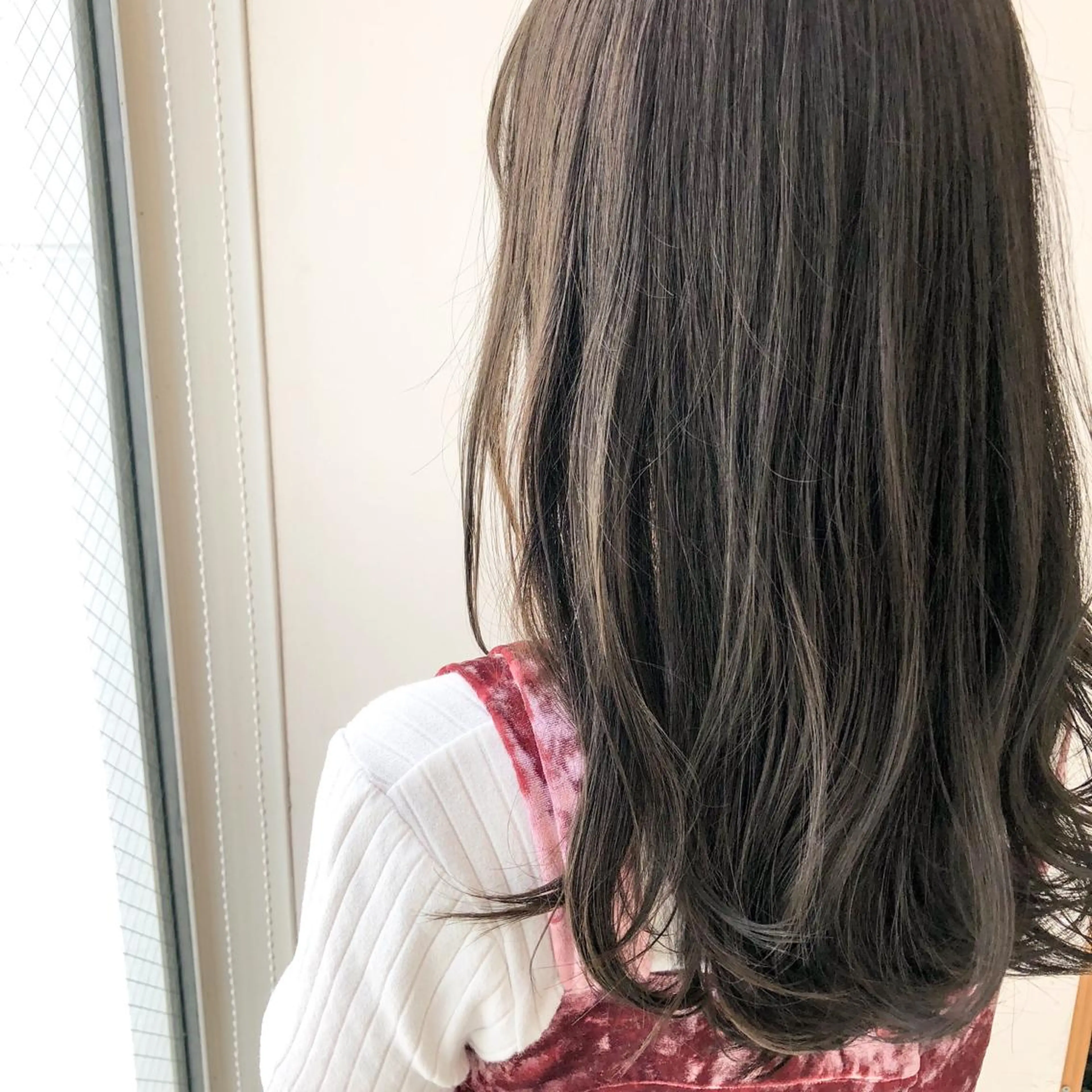 ミディアム カラー ネイル グレージュ 中山 天地のヘアスタイル