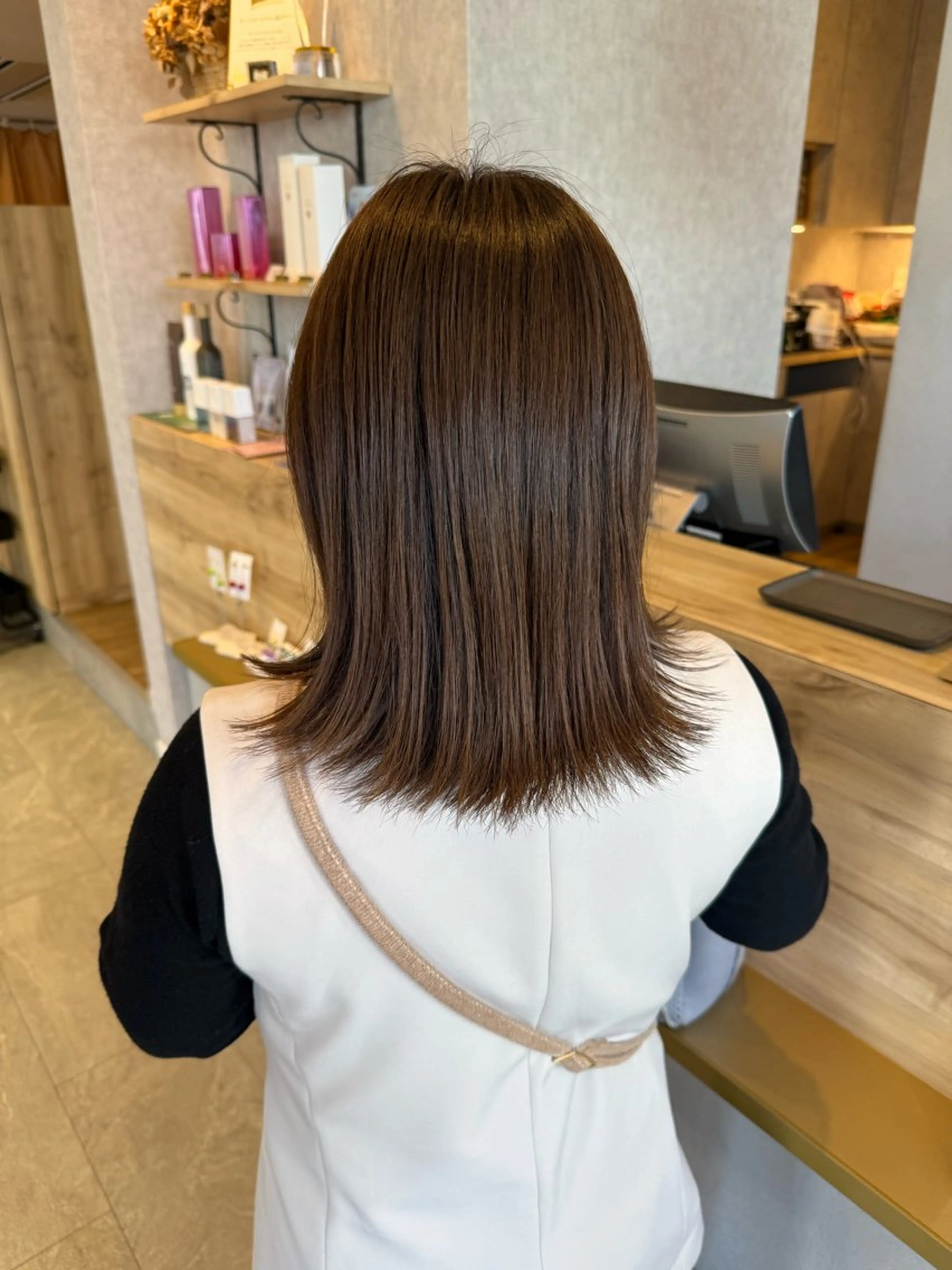 ミディアム 外ハネヘア カット letterby novel  はるみのヘアスタイル