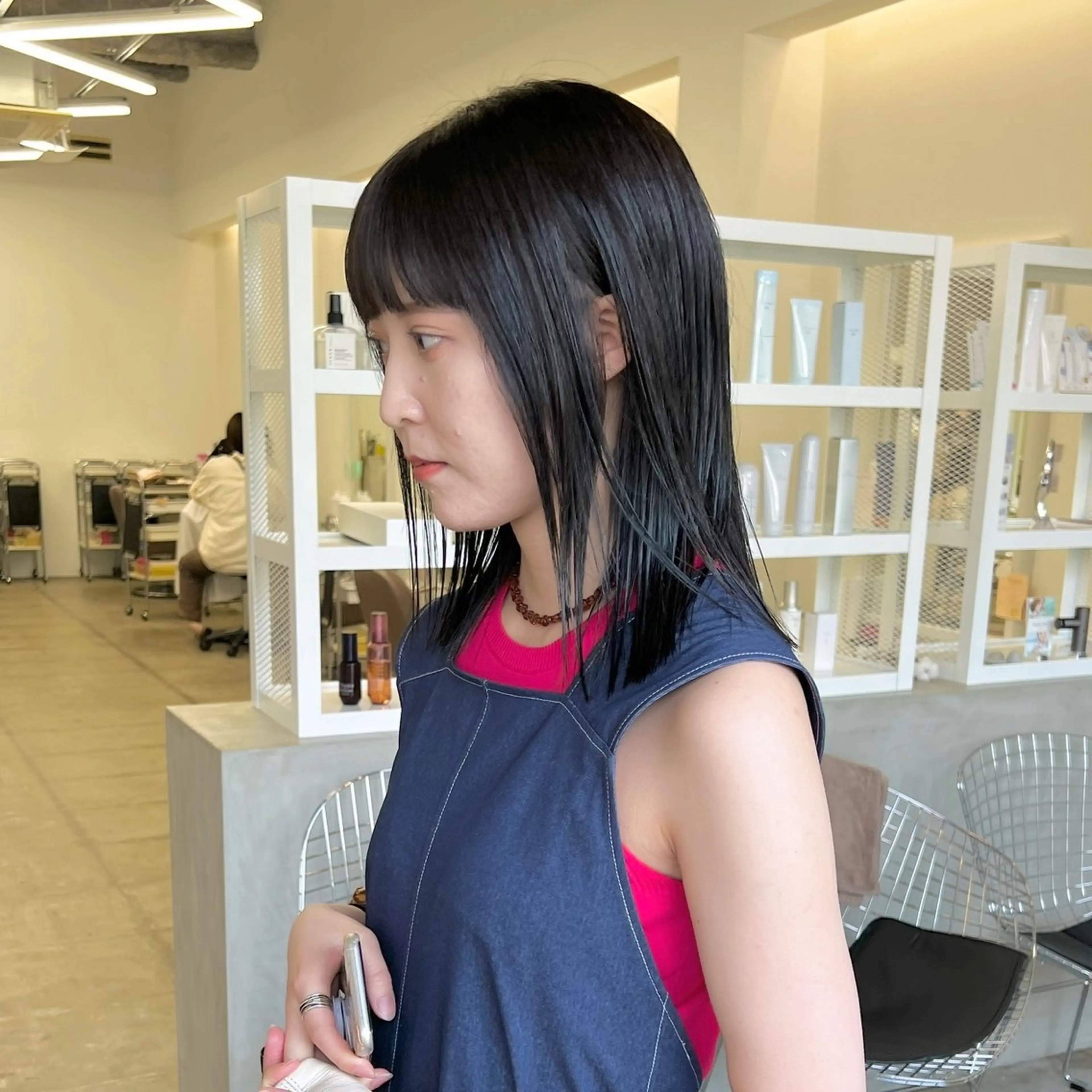 ミディアム カラー 切りっぱなしボブ ボブ カット ヘアカラー クロスパーマ× 透明感カラー✂︎のヘアスタイル