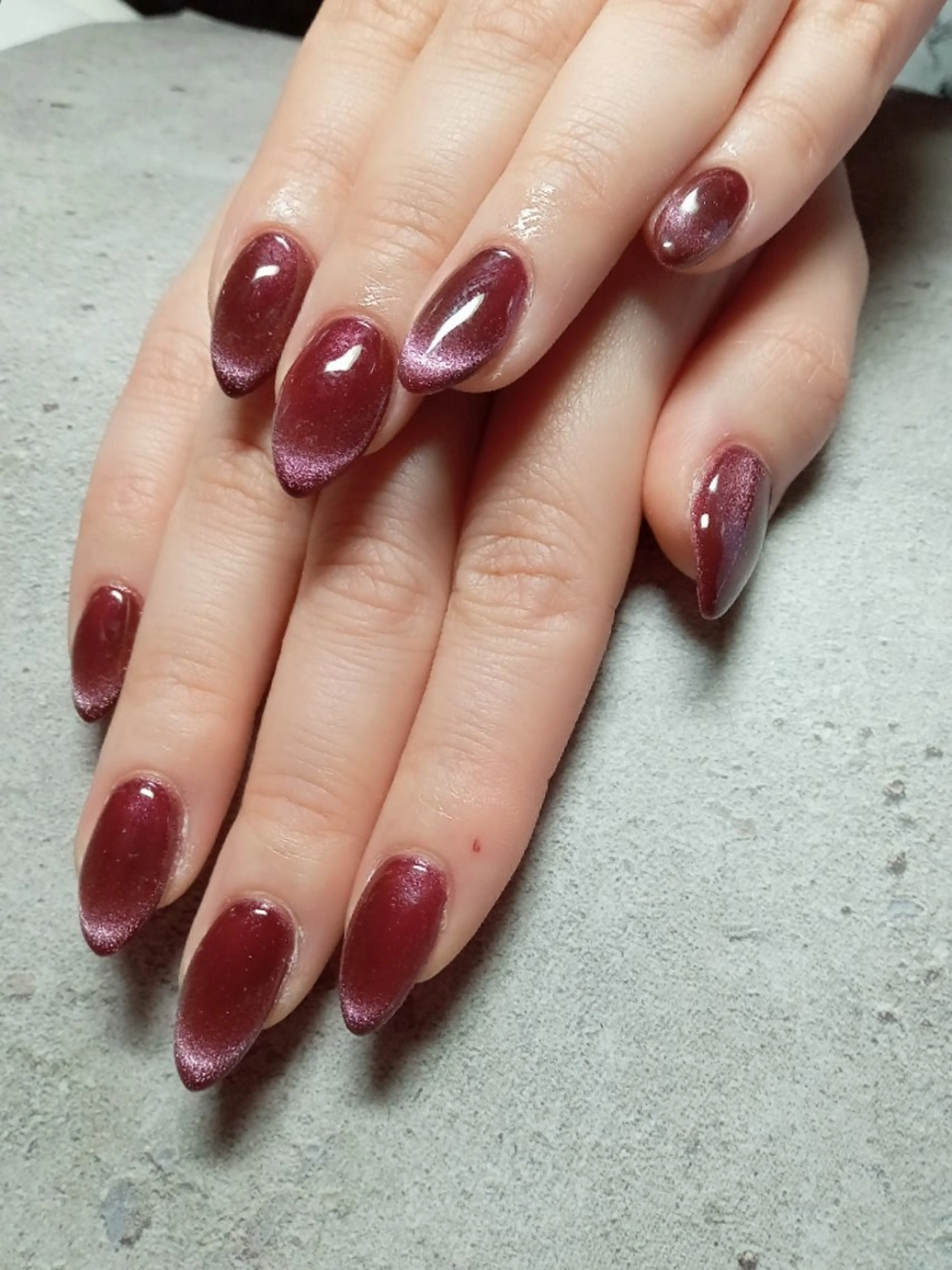 ネイル ボルドー キラキラネイル マグネットネイル ビー玉ネイル 冬ネイル ハンドネイル flure de neige yukiのネイルデザイン