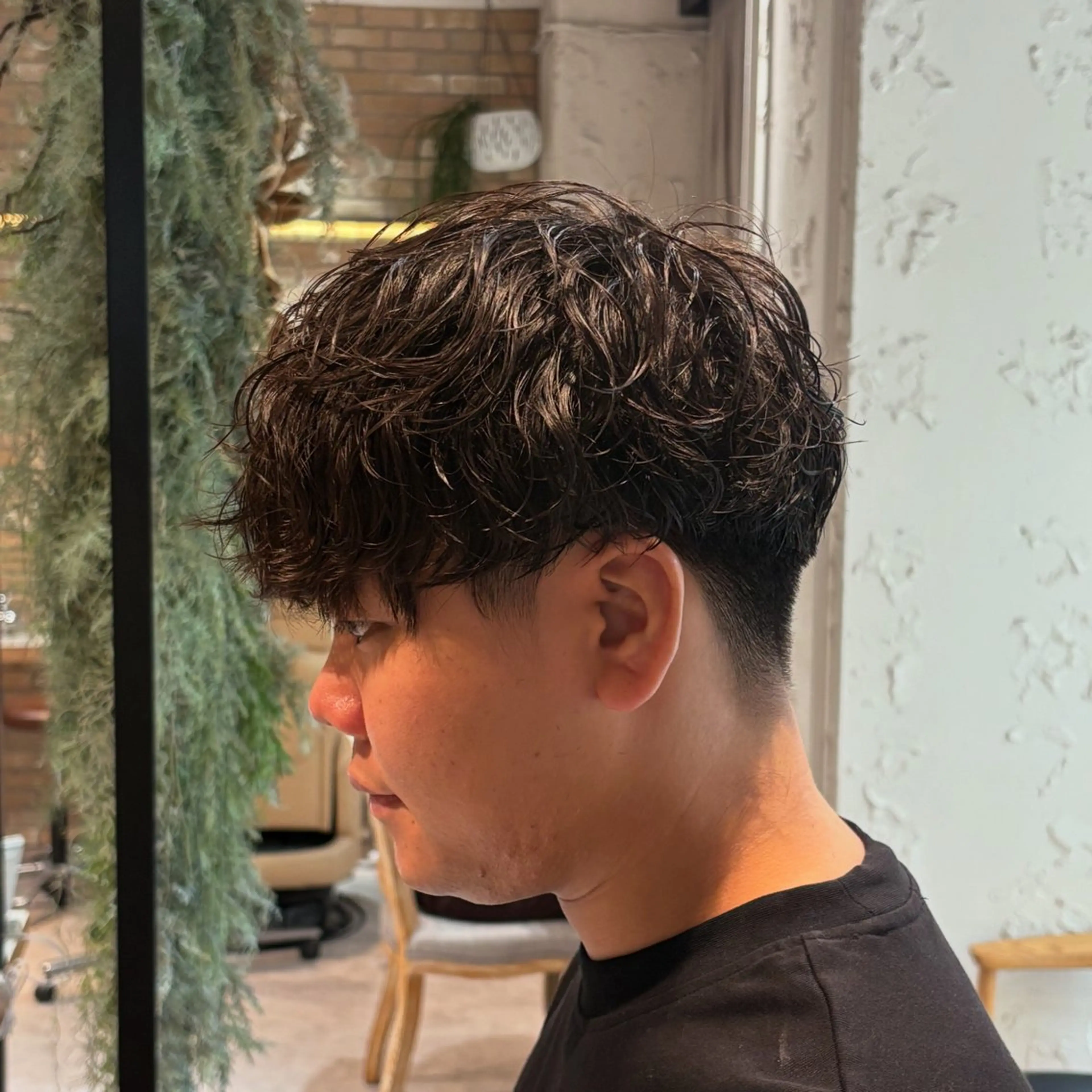 ショート パーマ メンズ メンズパーマ スパイラルパーマ カット パーマ ヘッドスパ フェザー/シャドウ/ 酸性ストレートのヘアスタイル