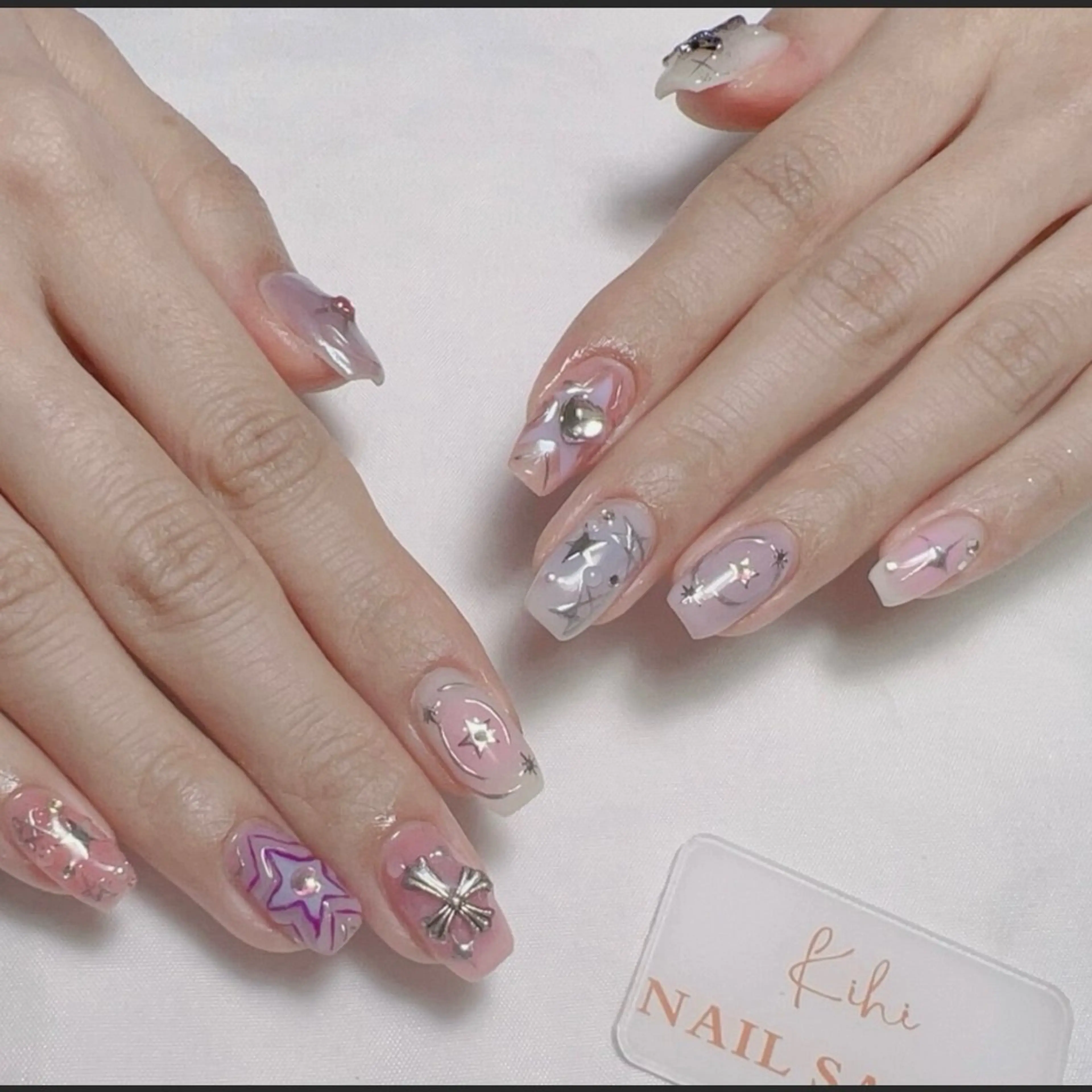 ネイル アートネイル フレンチネイル ジェルネイル グラデーション 韓国ネイル ハンドネイル 💕鈴木ユリ パラジェル/オフ無料のネイルデザイン