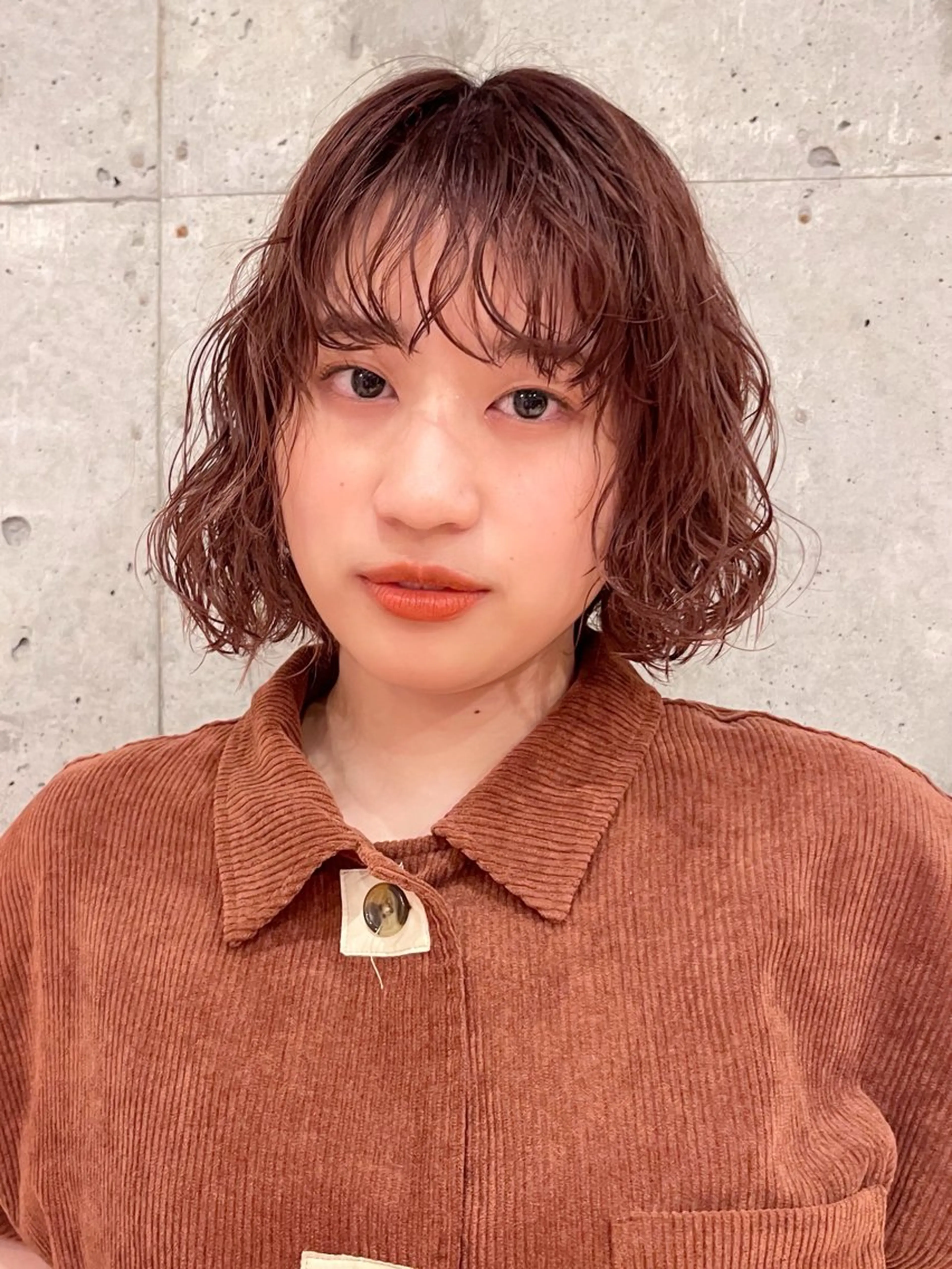 ミディアム パーマ 阿久津真衣 似合わせカットのヘアスタイル