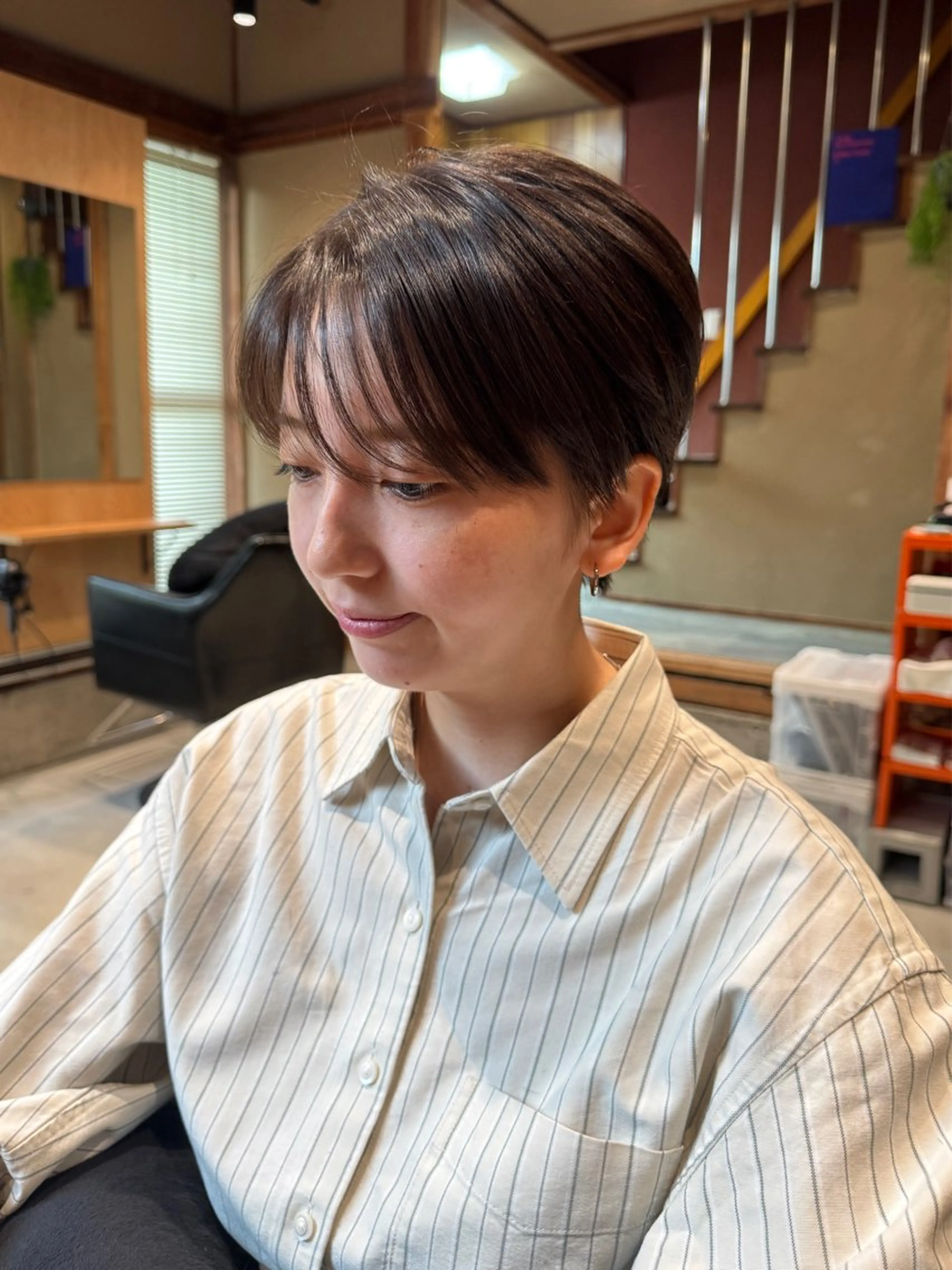 ショート 似合わせカット / 地毛風ストレートのヘアスタイル