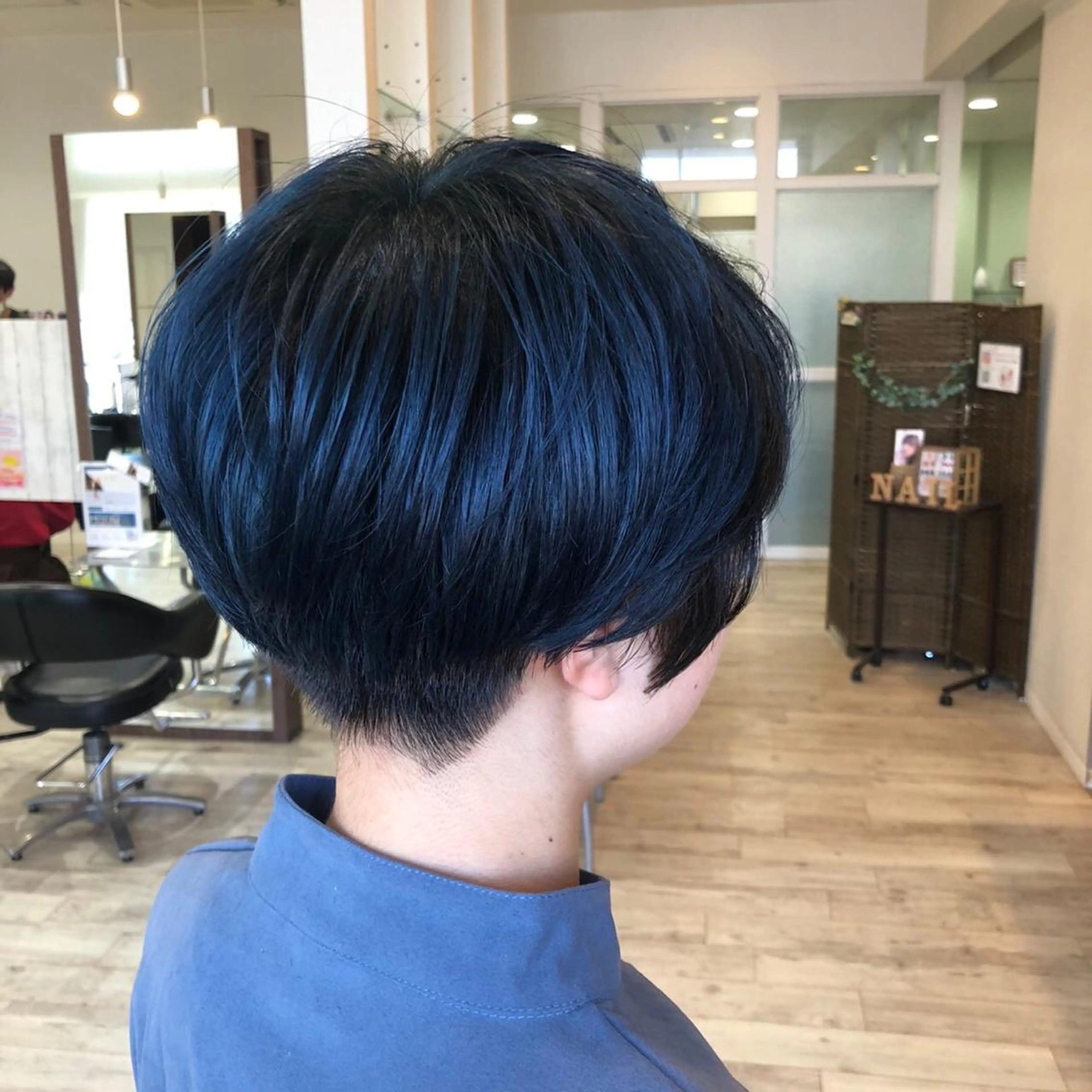 ショート カラー 黒髪 ネイビーカラー トレンドヘア🌿 chinariのヘアスタイル
