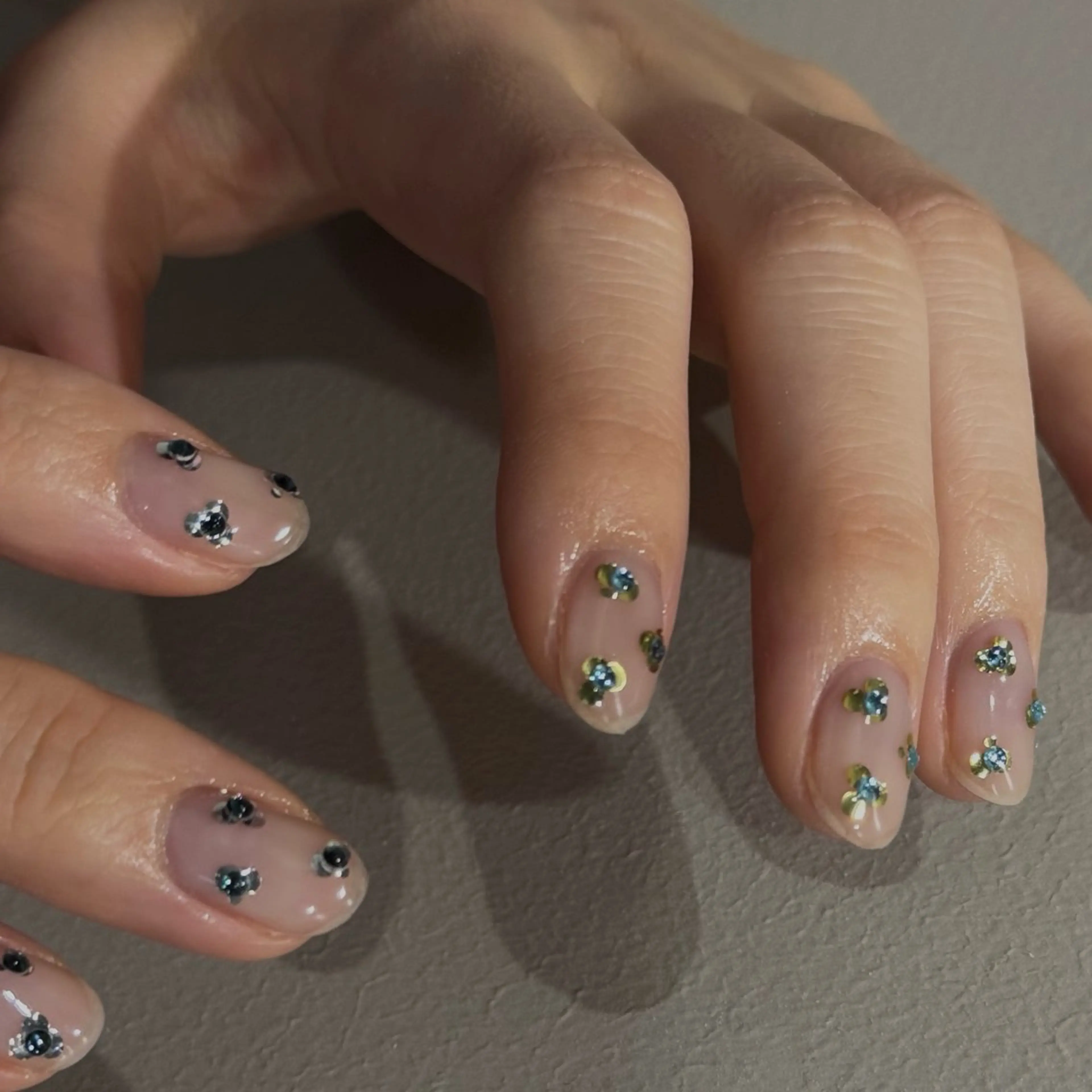 ネイル フラワーネイル ホログラムネイル ハンドネイル Tigris.所属・Tigris. sadamotoのネイルデザイン