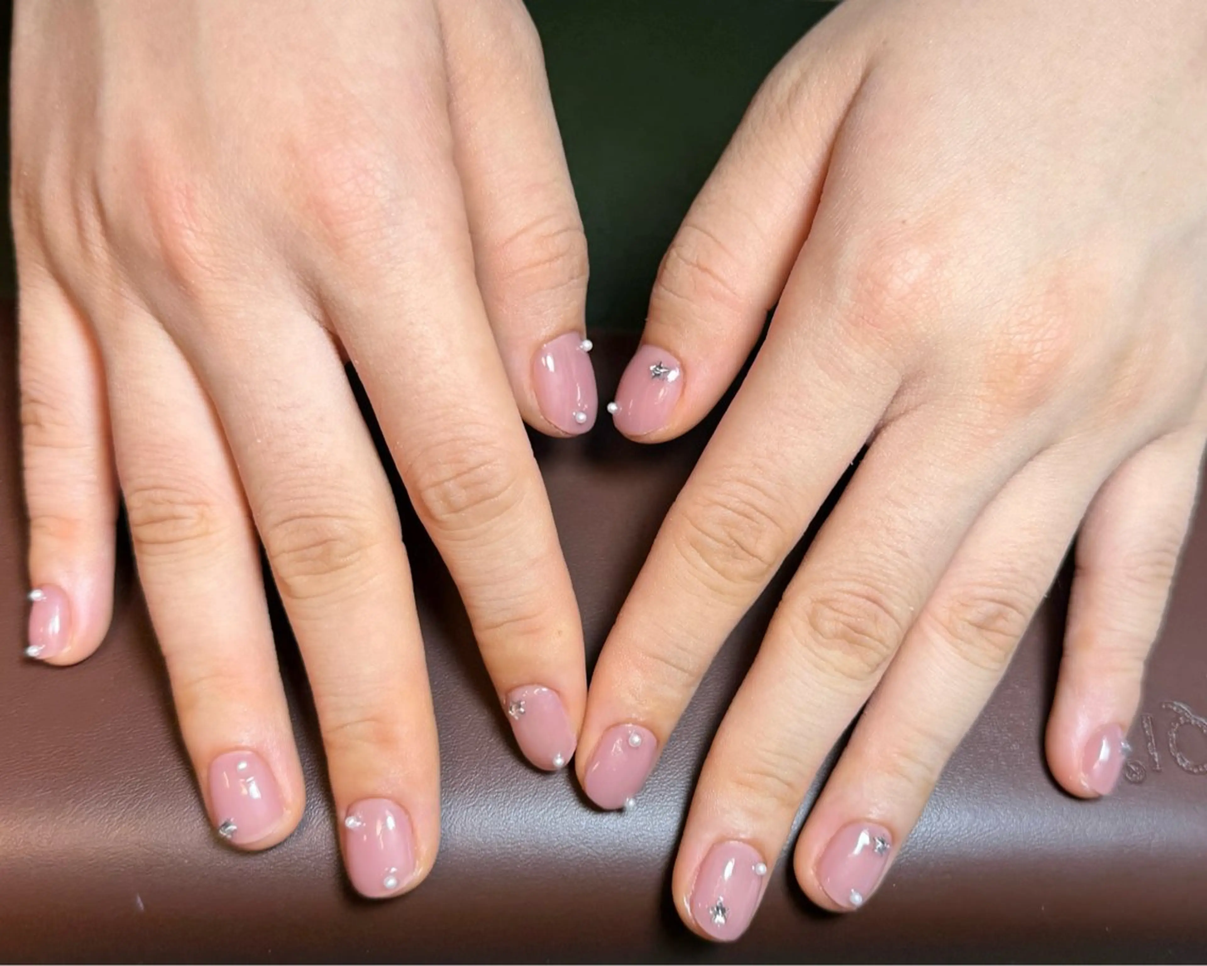 ネイル アートネイル オーロラネイル チークネイル フレンチネイル ガラスフレンチ ハンドネイル 🎀YooLi Nail salonのネイルデザイン