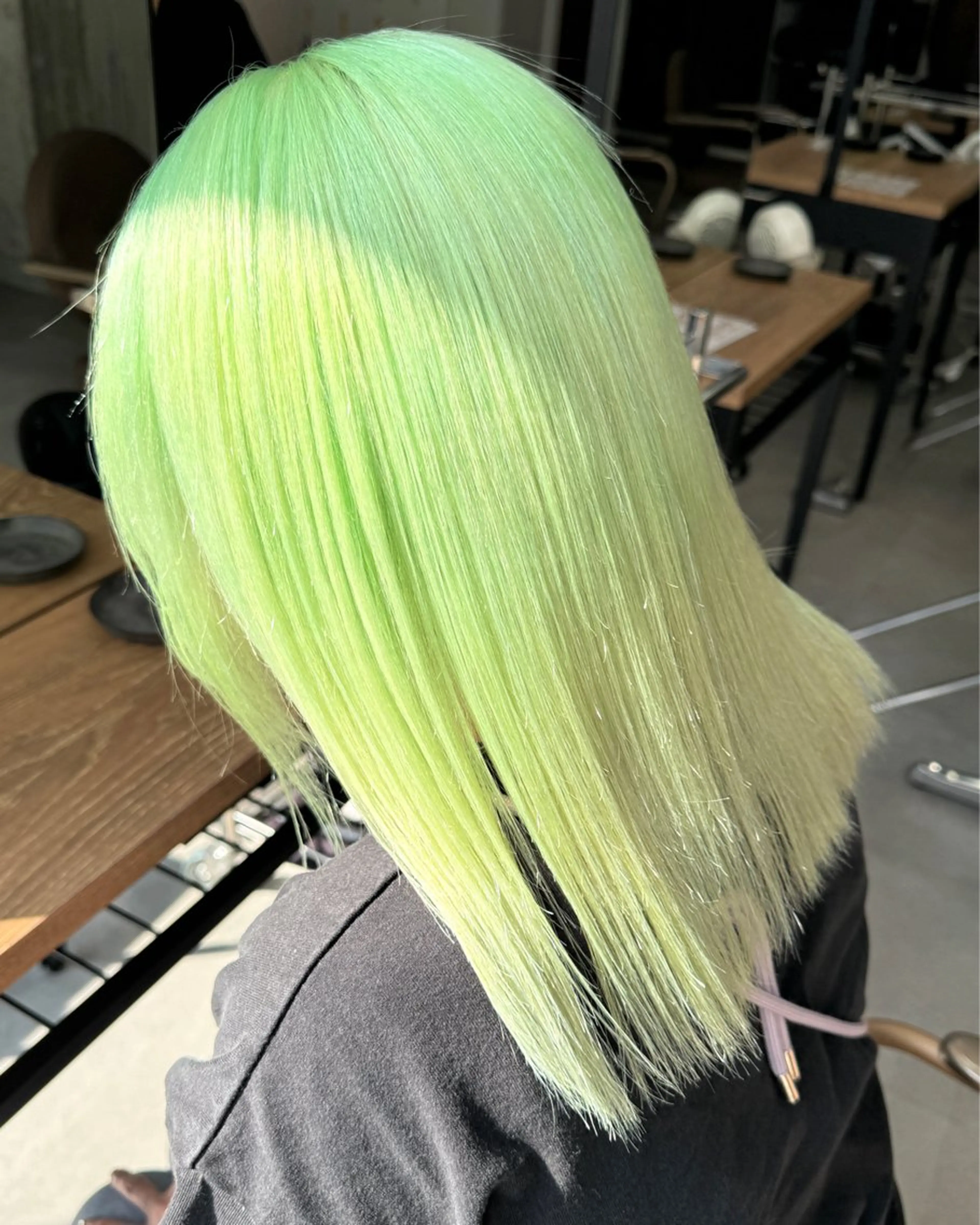 セミロング カラー ミント ヘアカラー トリートメント 切りっぱなしボブ/ ブリーチカラー/大塚のヘアスタイル