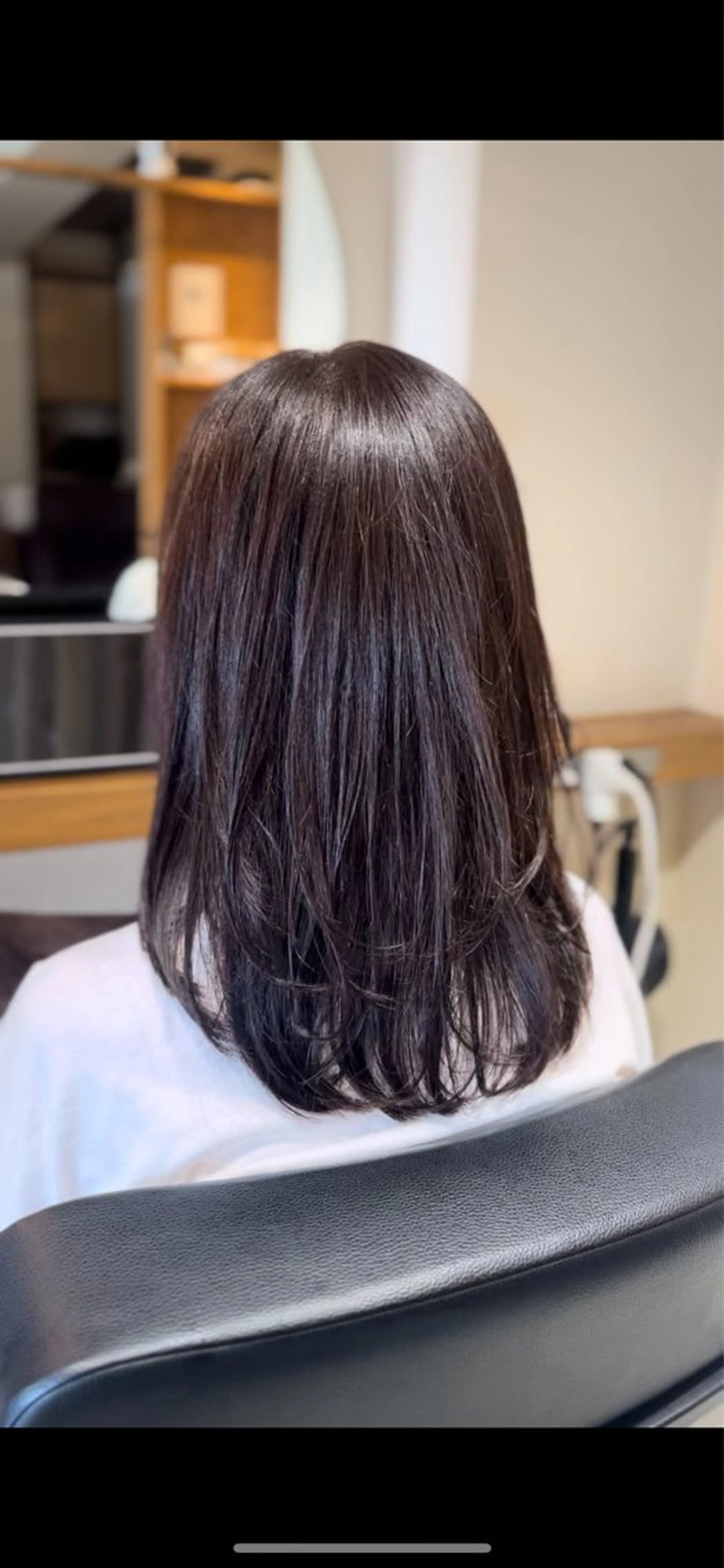 ミディアム ミディアムパーマ レイヤーカット 塩川ももこ/ 自然な縮毛矯正のヘアスタイル