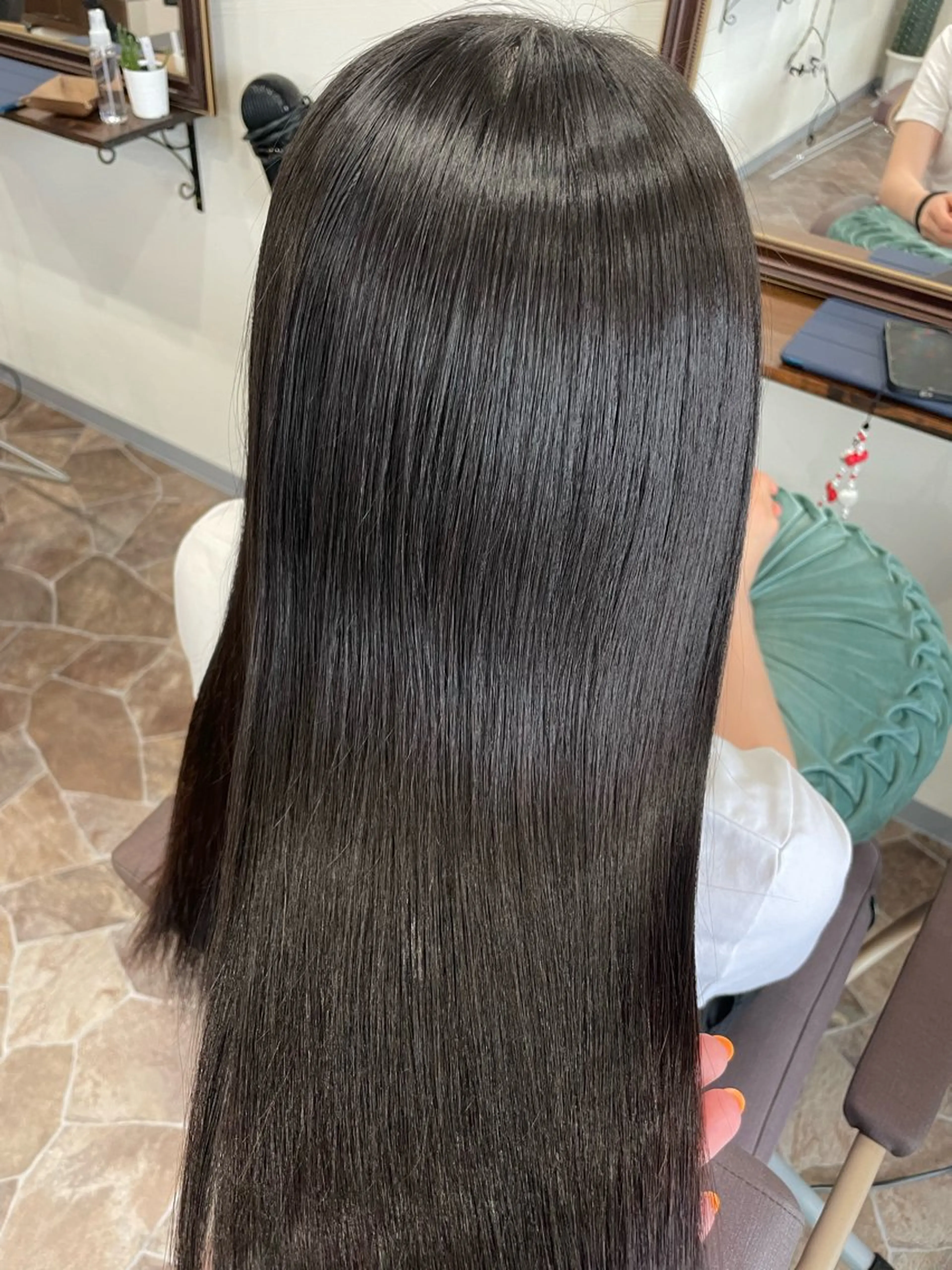 ロング ハイライト 韓国風ヘア 縮毛矯正 猪股 唯菜のヘアスタイル