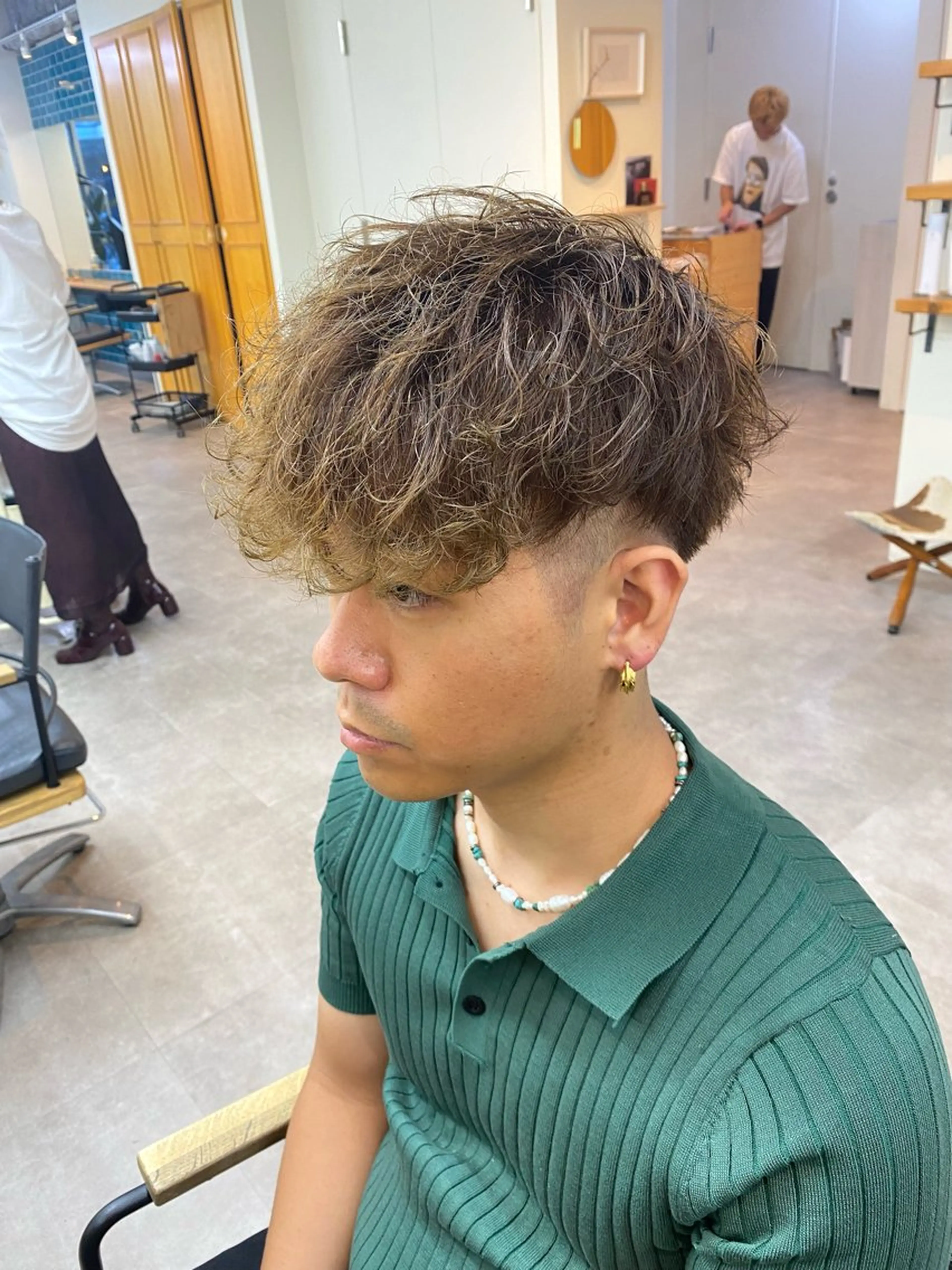 カラー パーマ メンズ メンズパーマ スペインカール ベージュカラー カット ヘアカラー トリートメント シャドウパーマ/ 波巻パーマYu-Kiのヘアスタイル