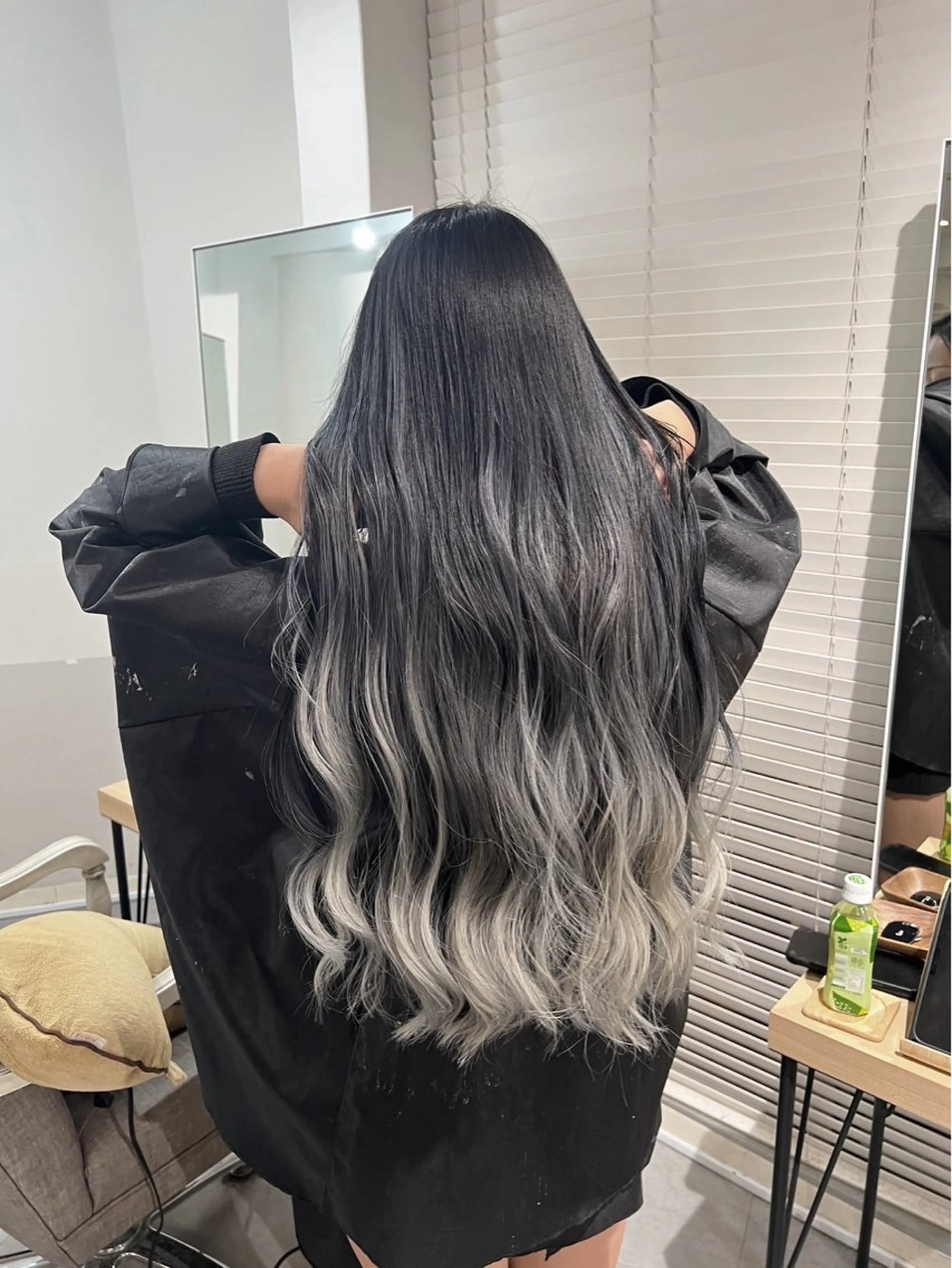 ロング カラー バレイヤージュ シルバー ホワイトシルバー レイヤーカット ヘアカラー トリートメント ROBIN所属・指名数No.1 /NAOYAのヘアスタイル