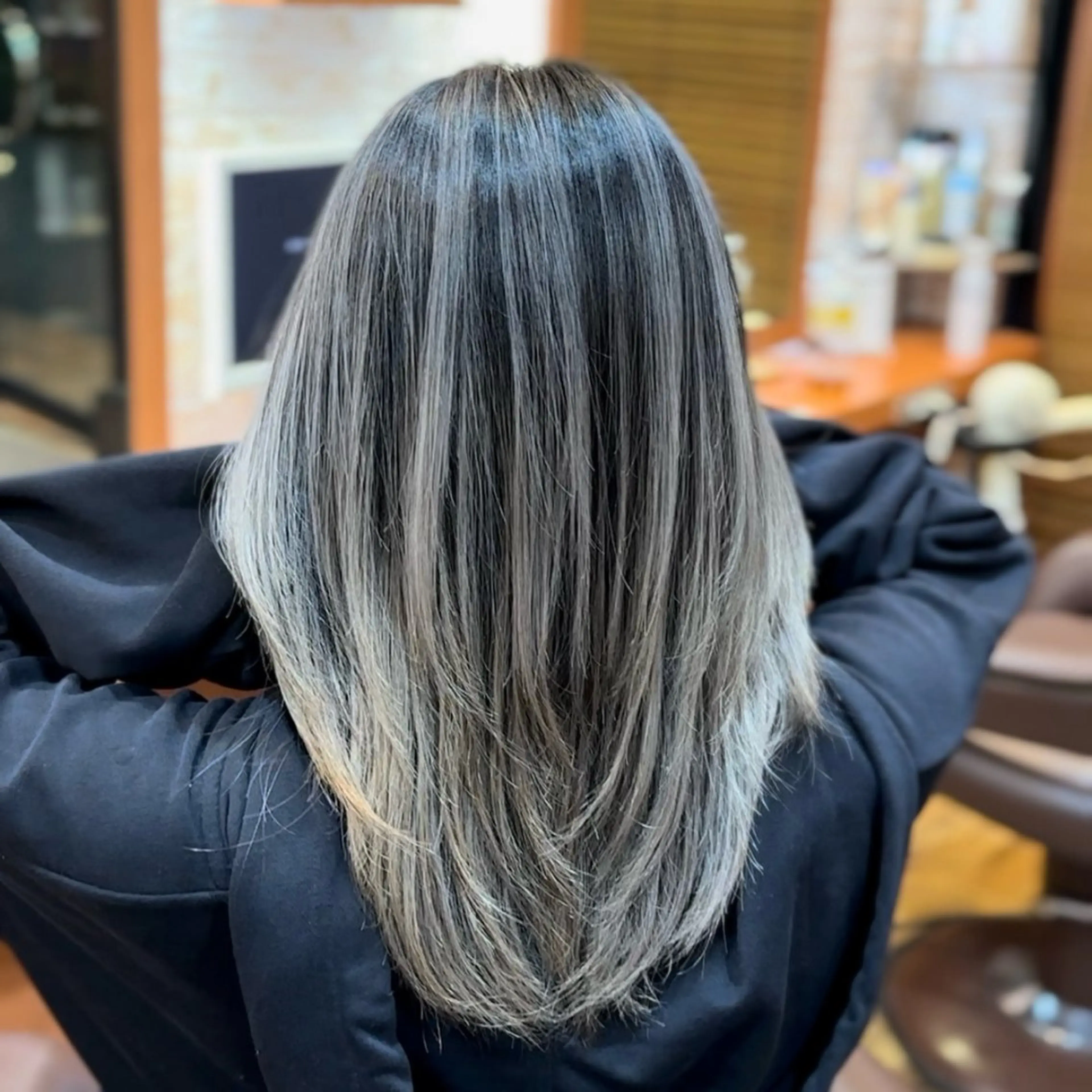 ミディアム カラー バレイヤージュ レイヤーカット 小川 修平のヘアスタイル