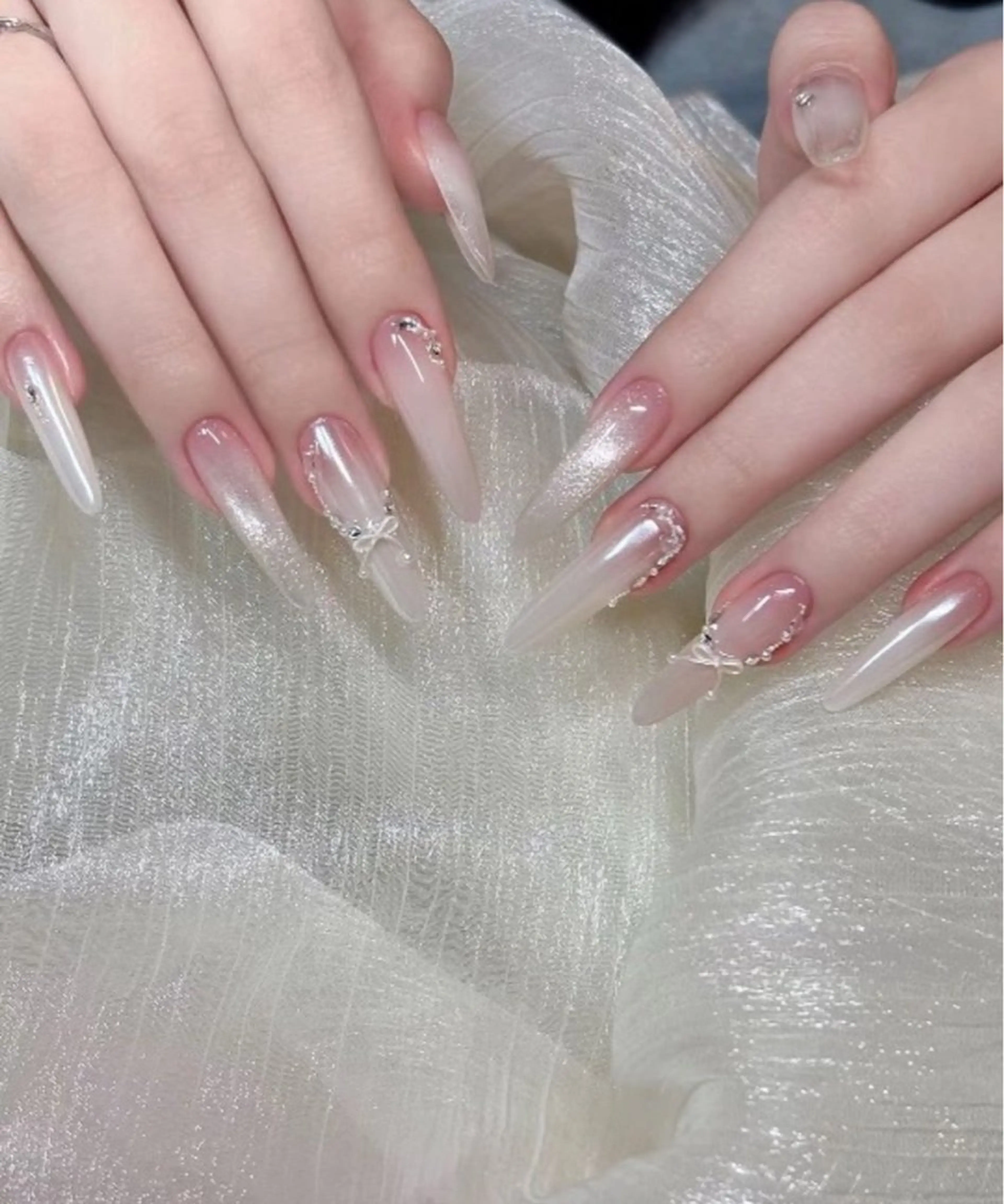 カラー グラデーションカラー ピンクカラー ハンドネイル AIN Nailのネイルデザイン
