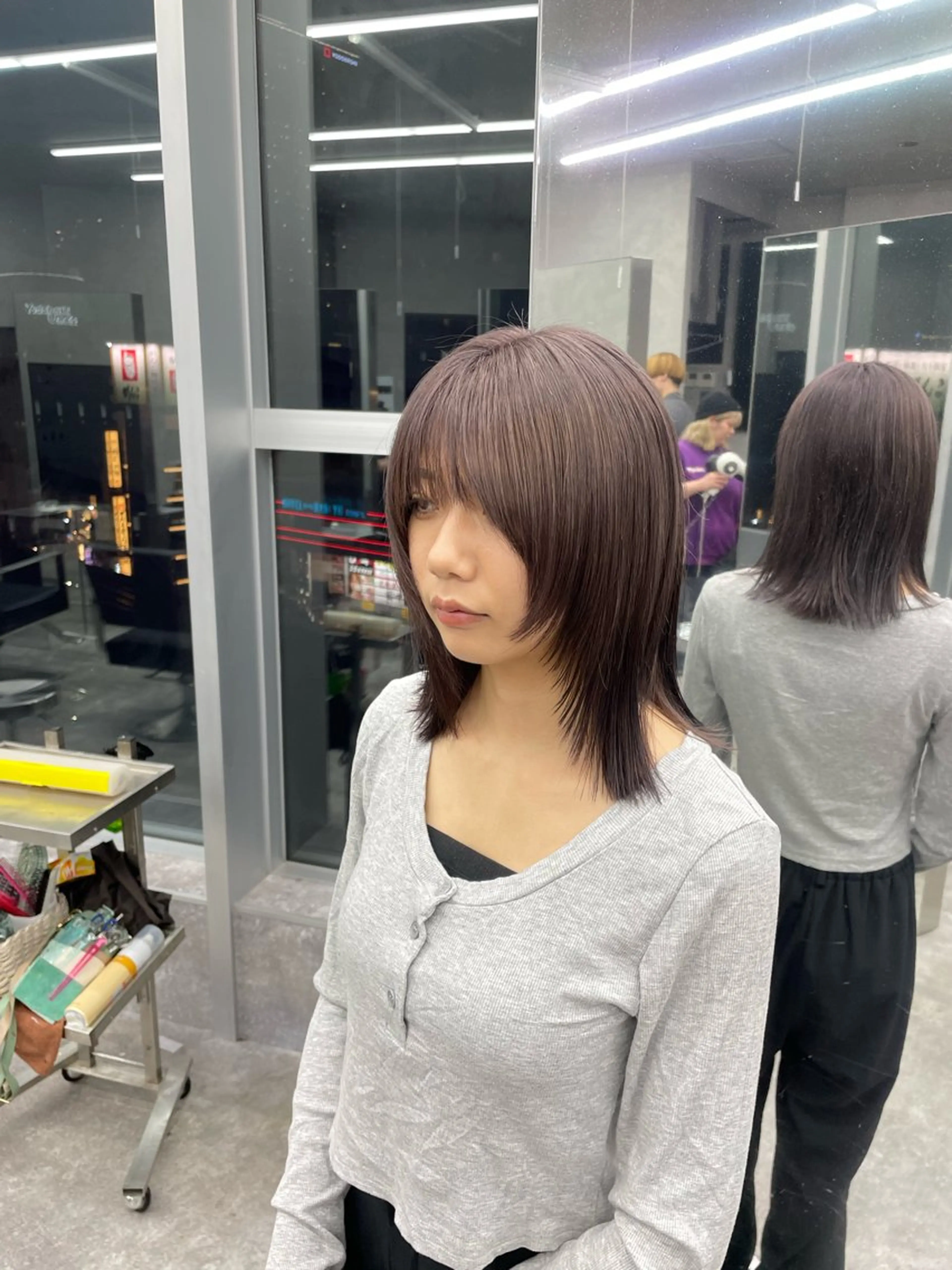ミディアム カラー ヘアアレンジ ベージュカラー ブリーチ グレージュ ハイトーンカラー ラベンダーカラー 神戸三宮ダメージレス ブリーチ特化 麟太郎のヘアスタイル