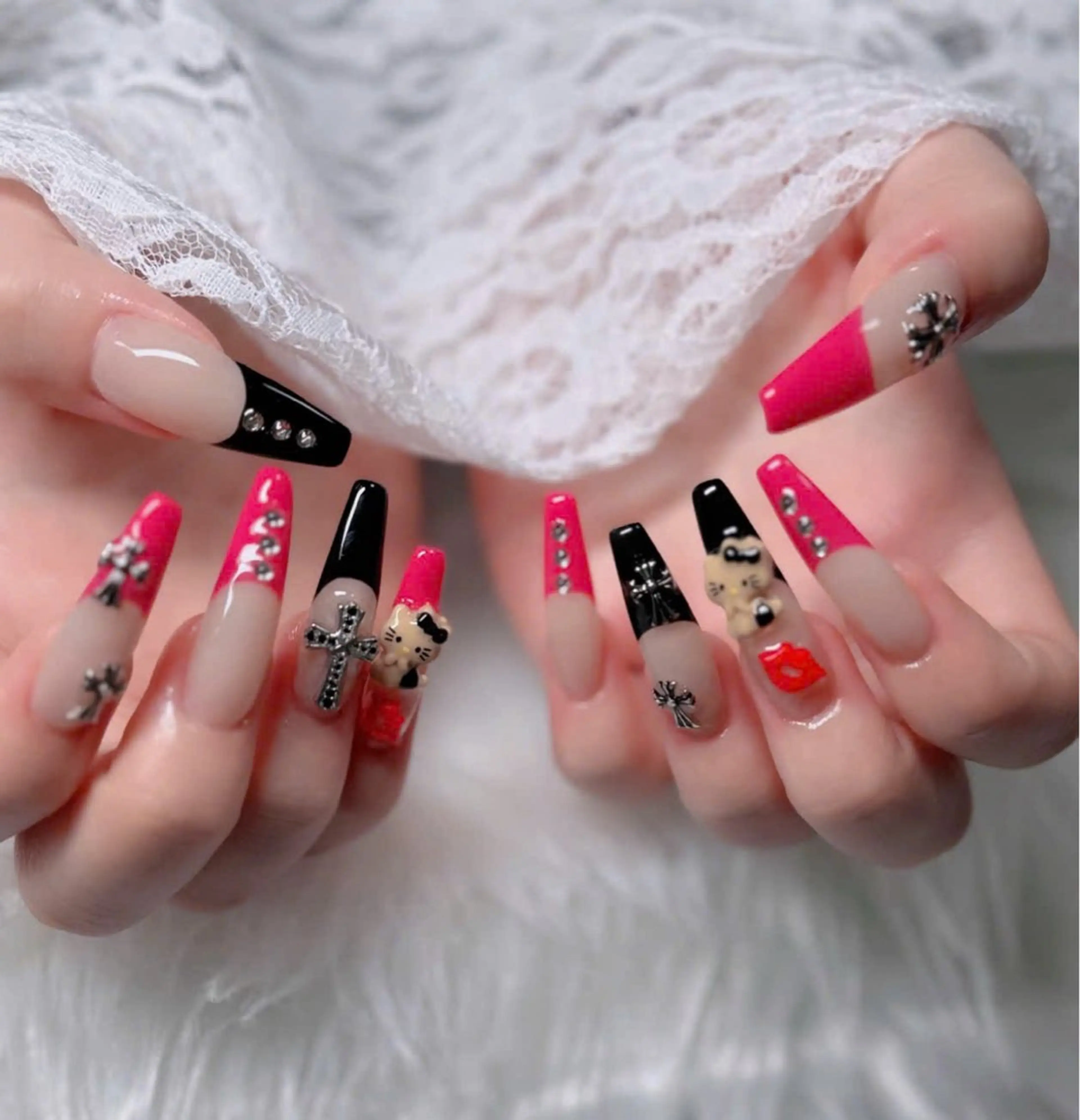 ネイル フレンチネイル ジェルネイル ガラスフレンチ ハロウィン ハート ハンドネイル H.baby Nail Salonのネイルデザイン