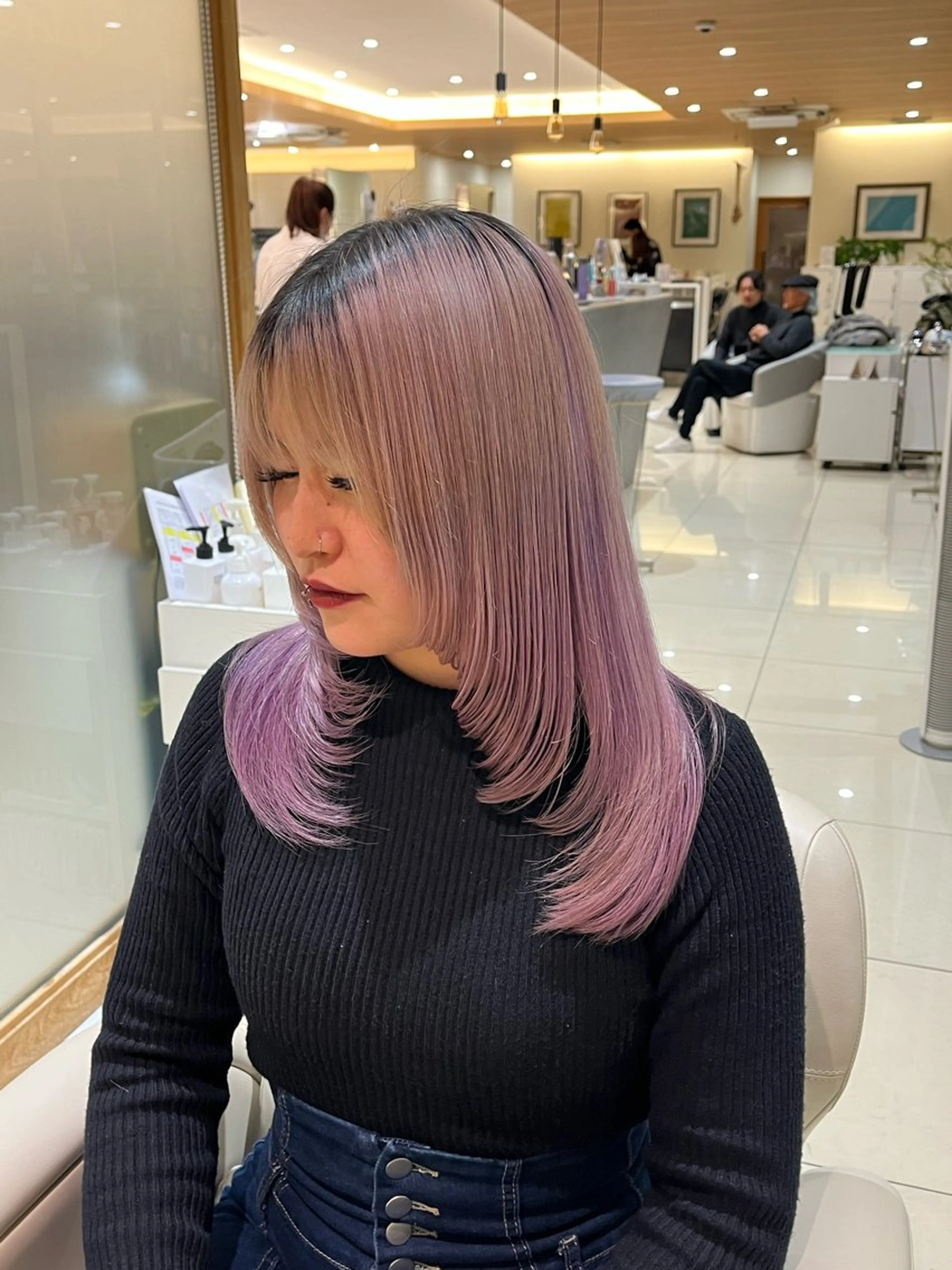 ロング フルカワ リナのヘアスタイル