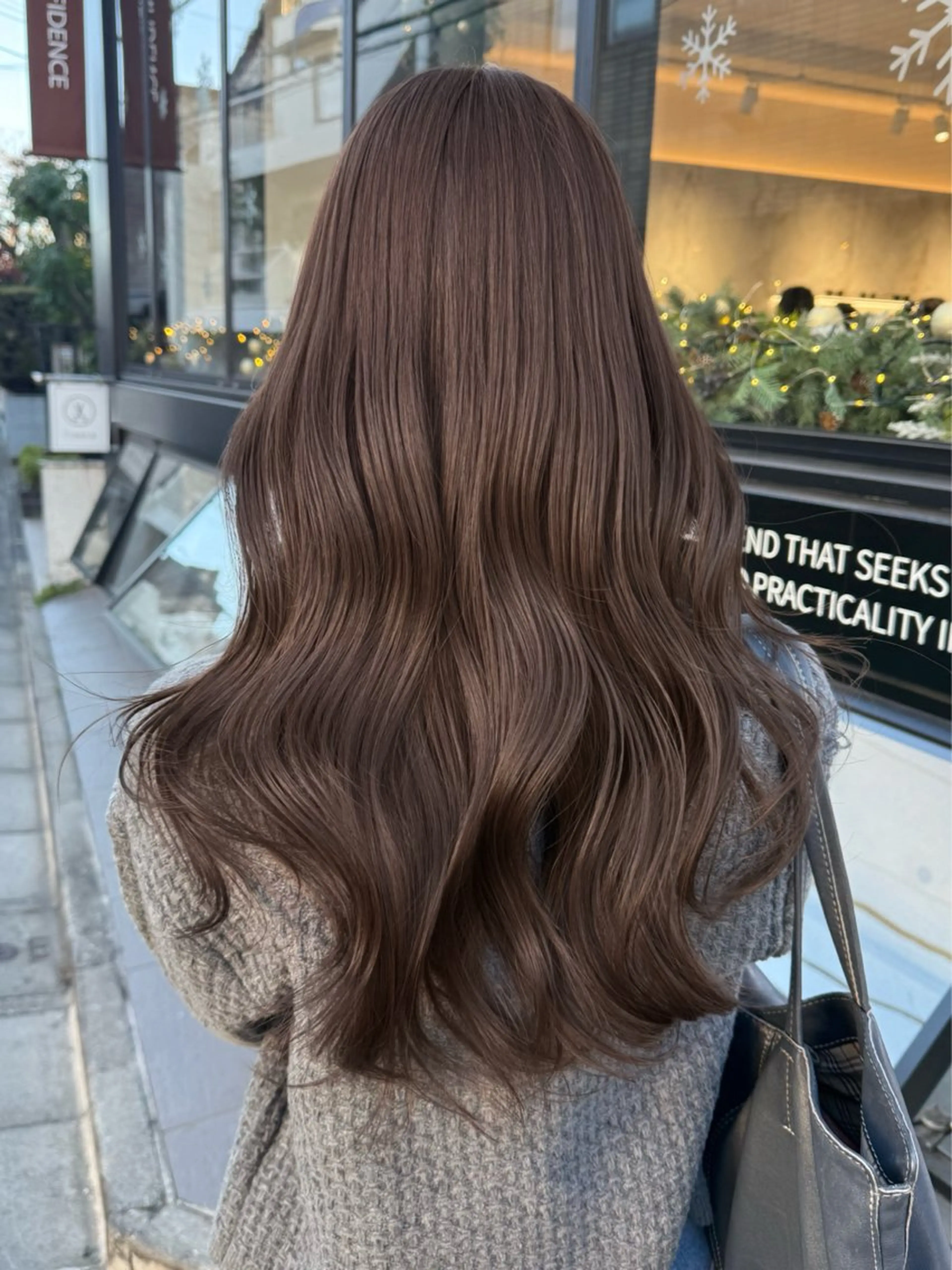 ロング カラー ベージュカラー ブリーチ ダブルカラー ラテベージュ ブリーチなしカラー ヘアカラー トリートメント freera表参道所属・【表参道】レイヤー/ 透明感/Wcolorのヘアスタイル