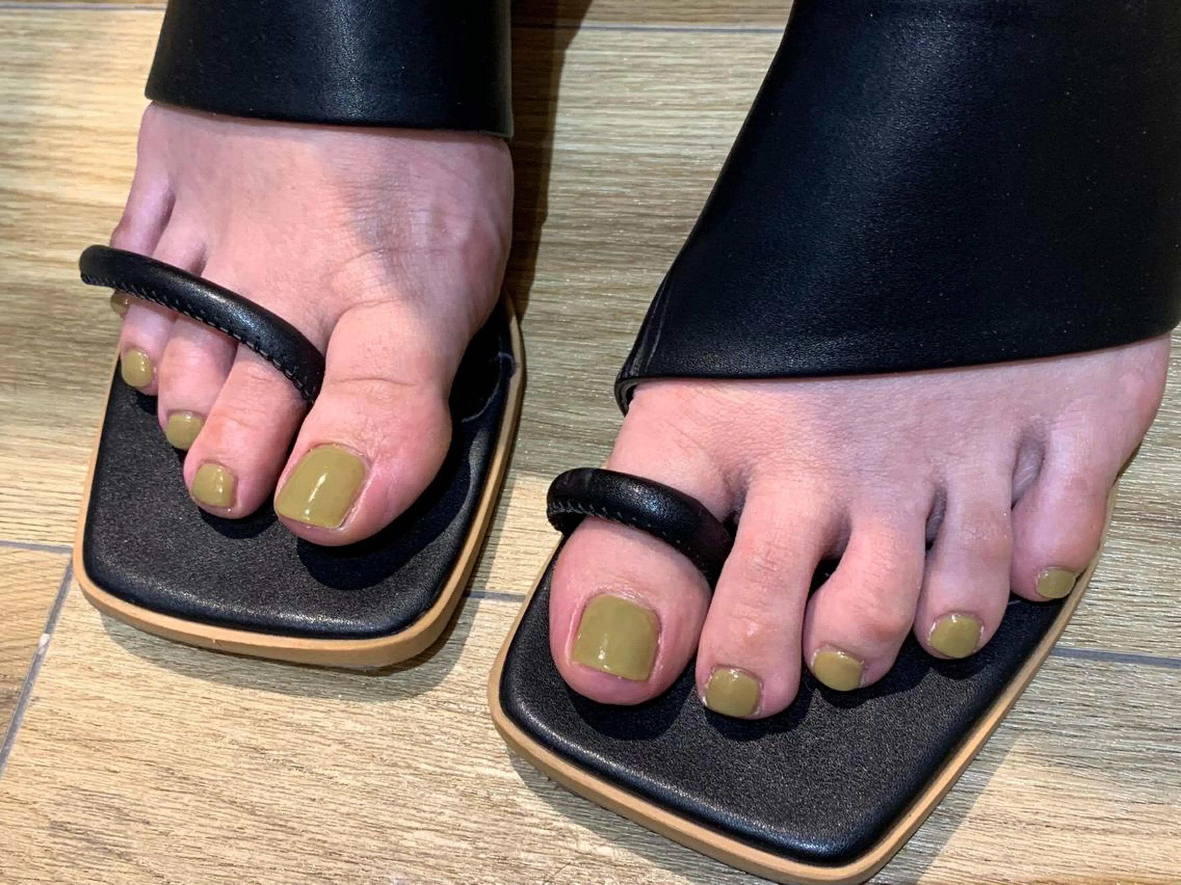 ネイル フットネイル ワンカラーネイル マキノ ユイのネイルデザイン