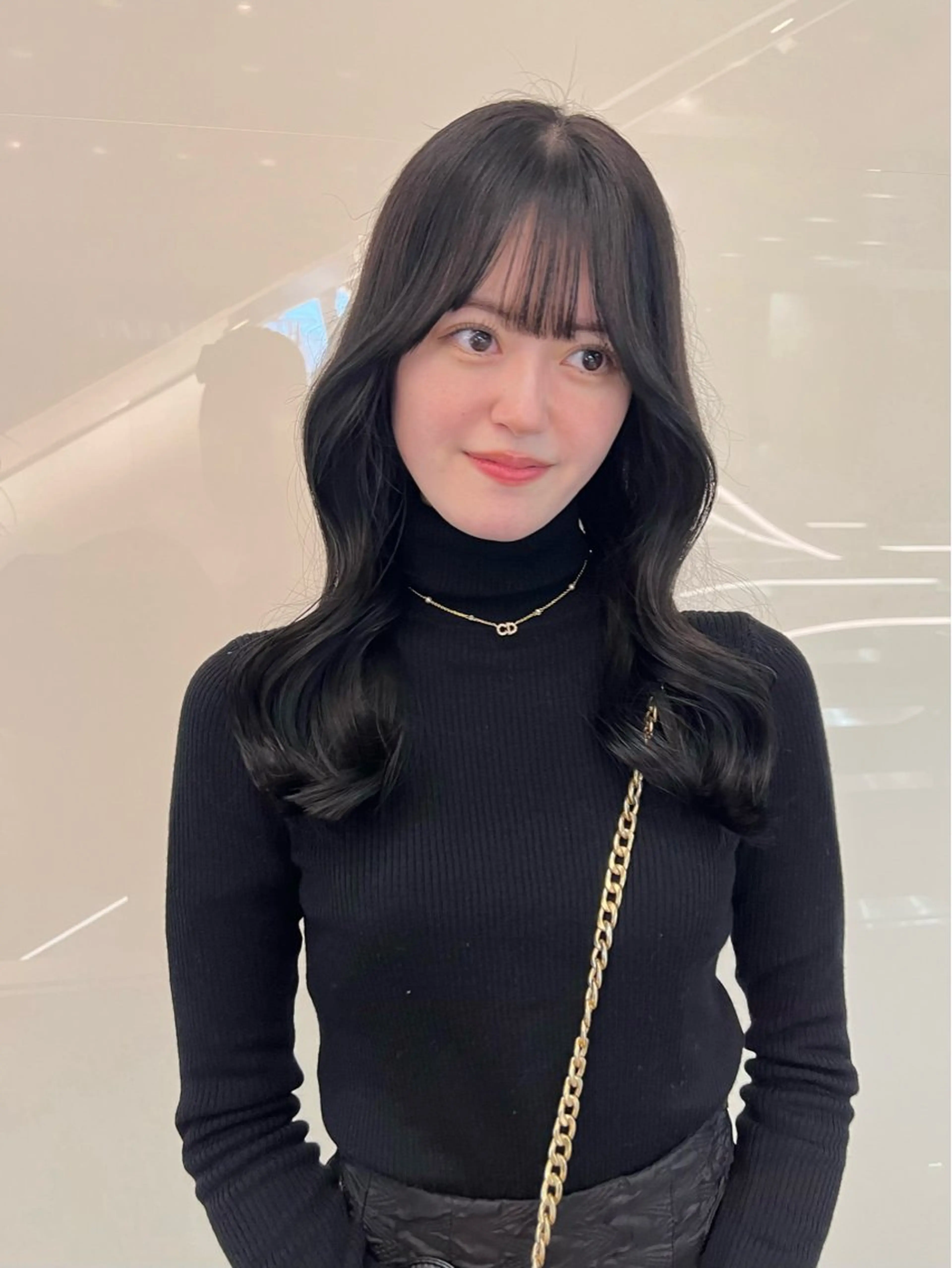 ロング カラー 顔周りカット 韓国風ヘア ロング 小顔カット 鴻池 菖のヘアスタイル