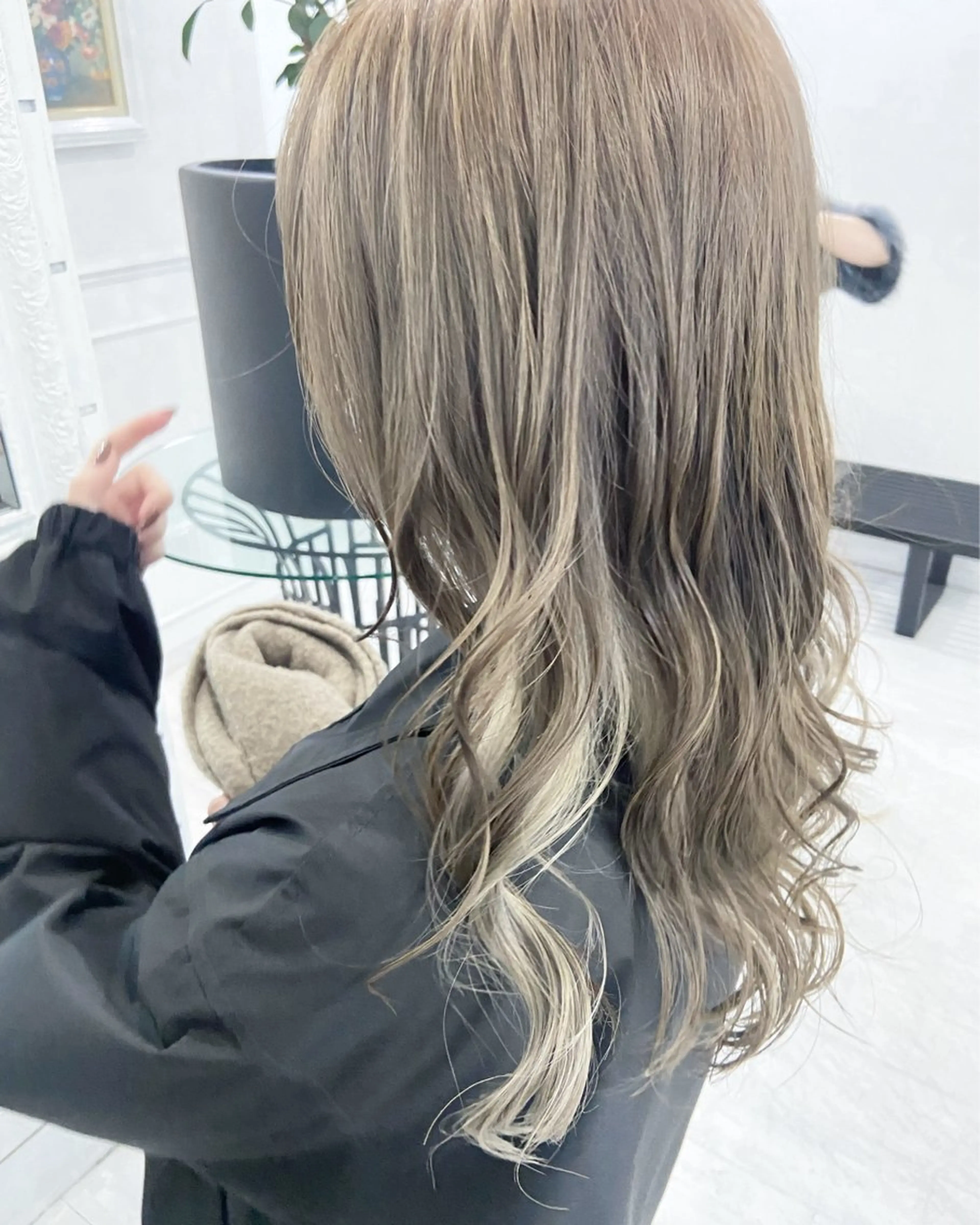 ロング カラー ベージュカラー ブリーチ 抜きっぱなしブロンド ブロンド ケアブリーチ 札幌ブリーチカラー/ ダブルカラー/ドイのヘアスタイル