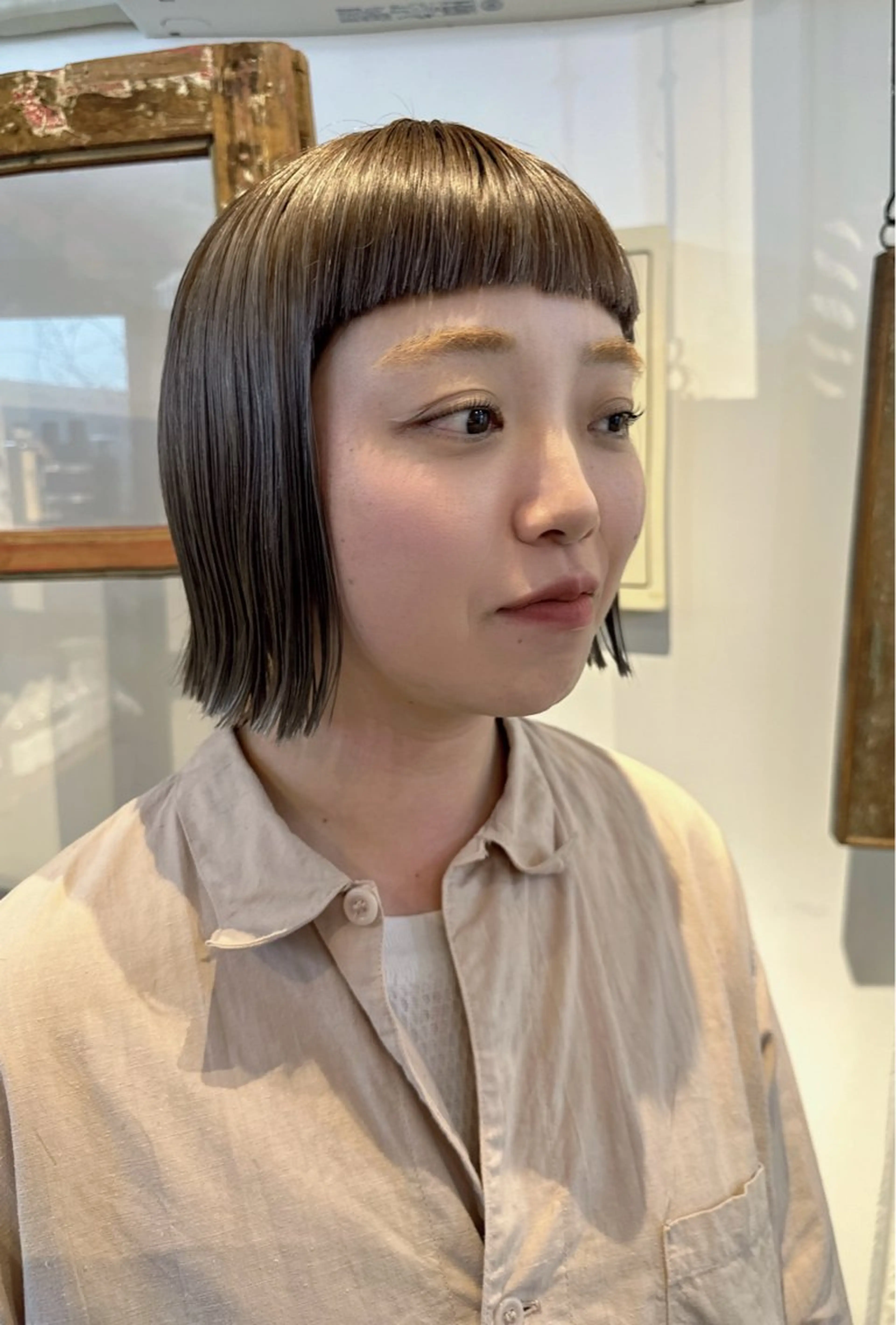 ショート ボブ オン眉 ワイドバング カット 小野江 祐李のヘアスタイル