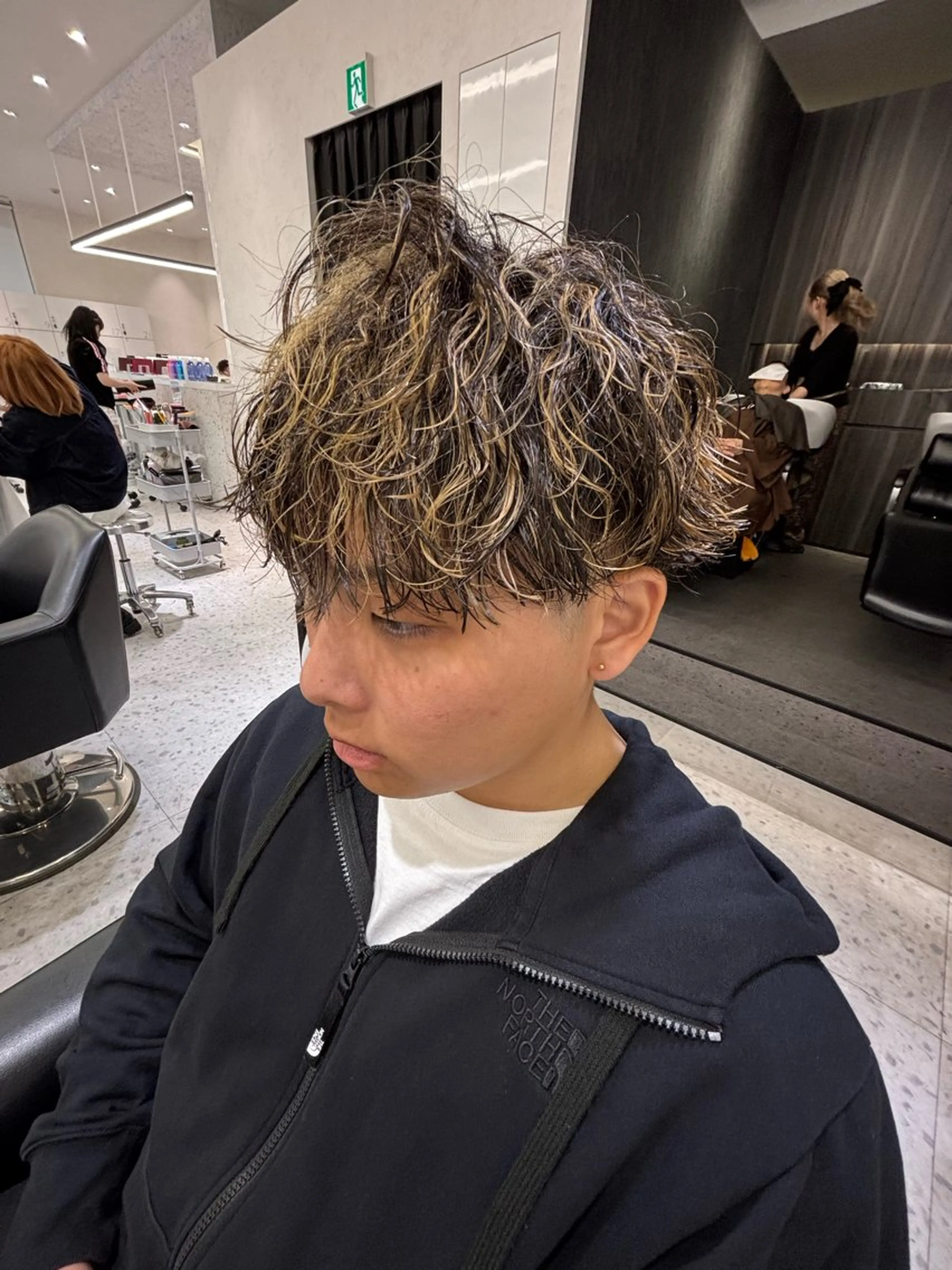 カラー パーマ メンズ メンズハイライト メンズパーマ ハイライトカラー 山田 ひかりのヘアスタイル