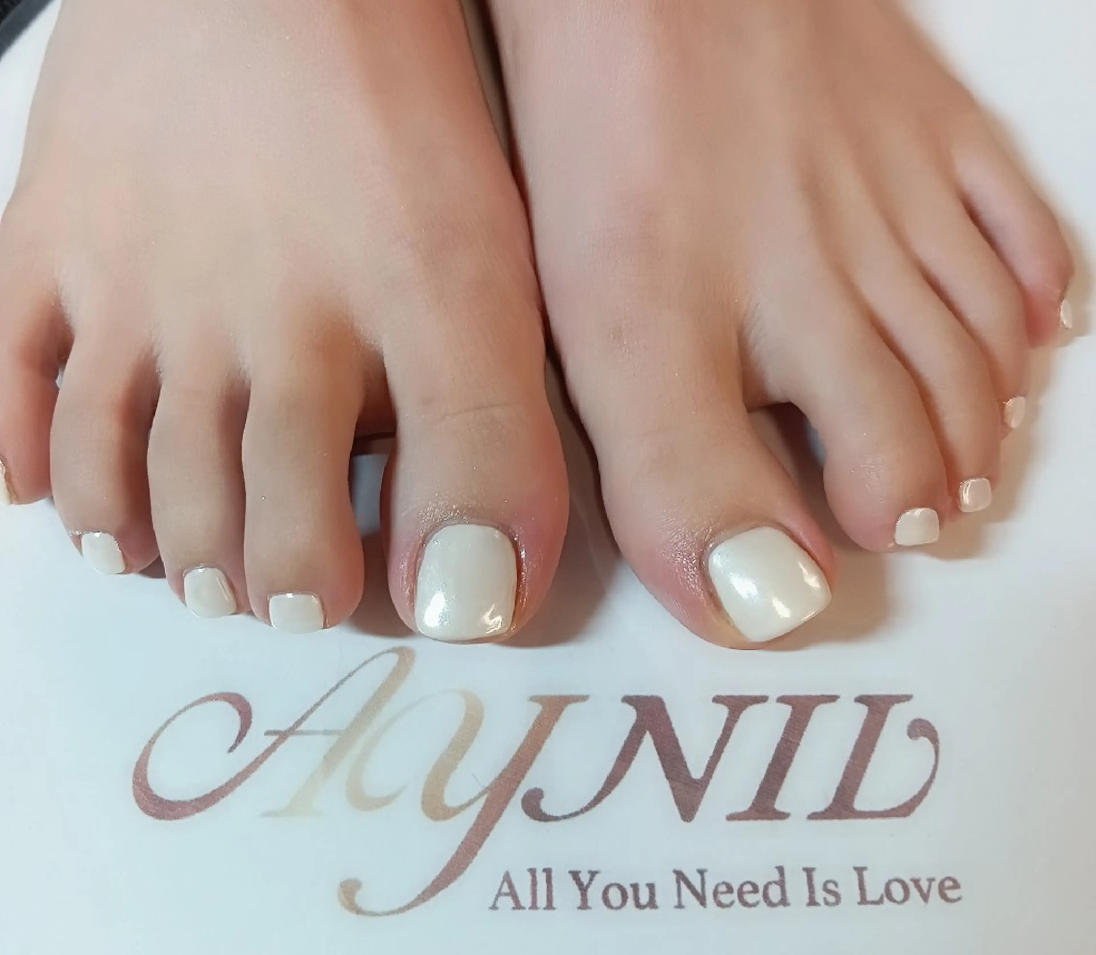 ネイル オーロラネイル フットネイル ハンドネイル フットネイル ハンドケア 🦋AYNIL🦋 ナチュラル専門店♥️のネイルデザイン