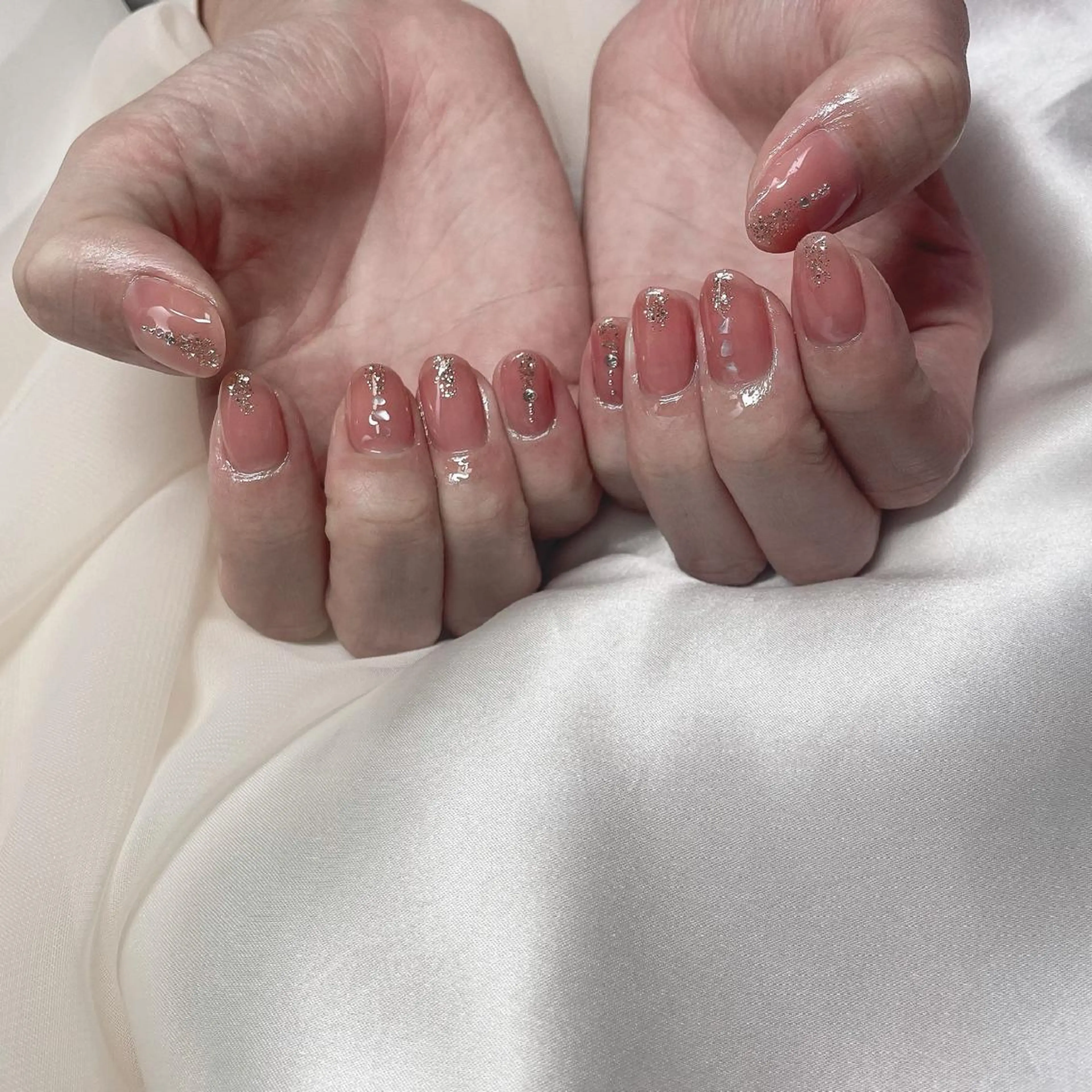 カラー ネイル ピンクカラー ピンク 赤色 𓂃🦢Aurora Swan🌙𓂃のネイルデザイン