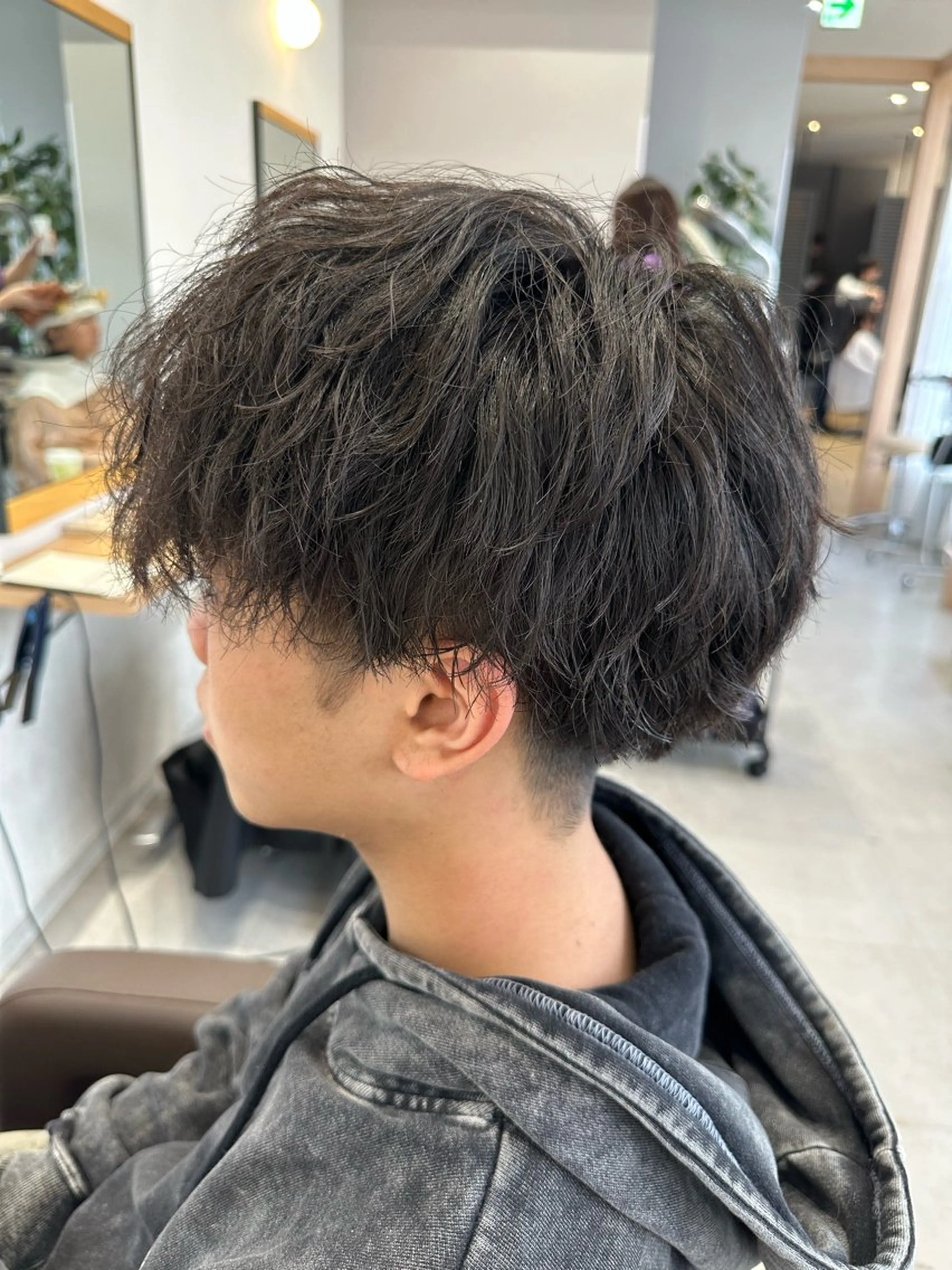 ショート カラー パーマ ヘアアレンジ メンズ キッズ メンズバレイヤージュ メンズハイライト メンズパーマ 波巻きパーマ バレイヤージュ レイヤー/くびれ Chere   金剛のヘアスタイル