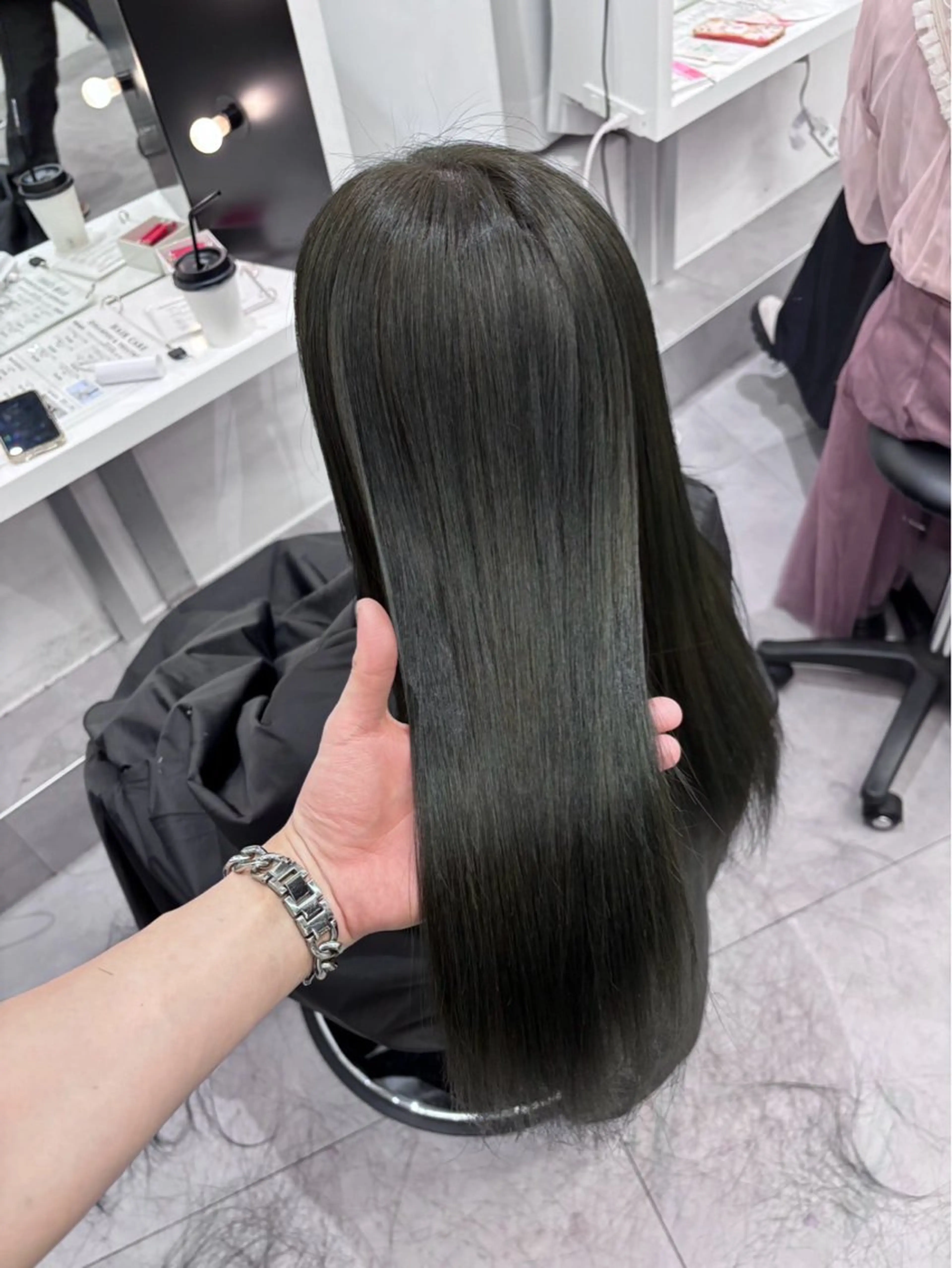 ロング ヘアカラー トリートメント 渥美 舞のヘアスタイル