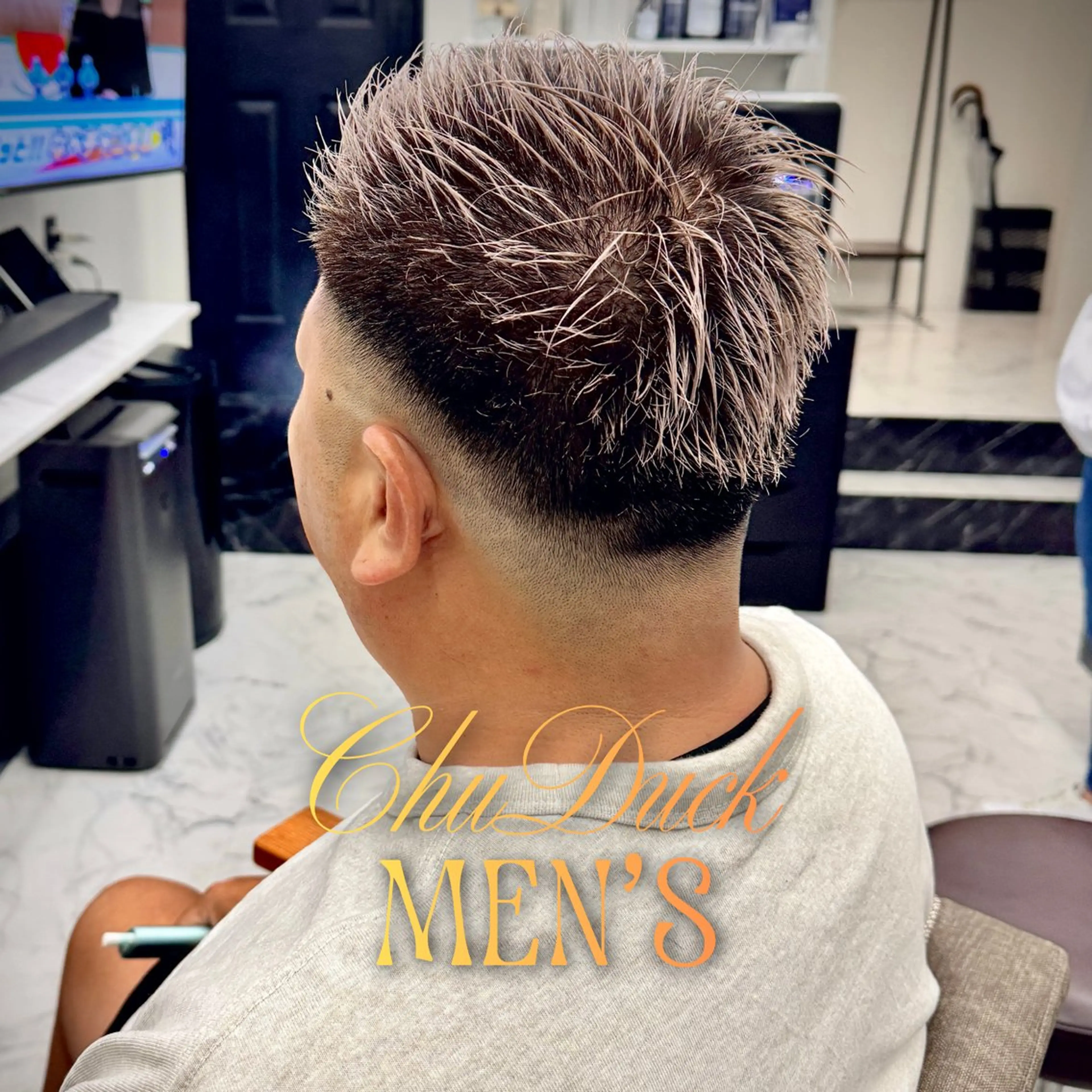 ショート カラー メンズ フェードカット スキンフェード カット ヘアカラー メンズカット×ハイト ーン/SHOTAのヘアスタイル