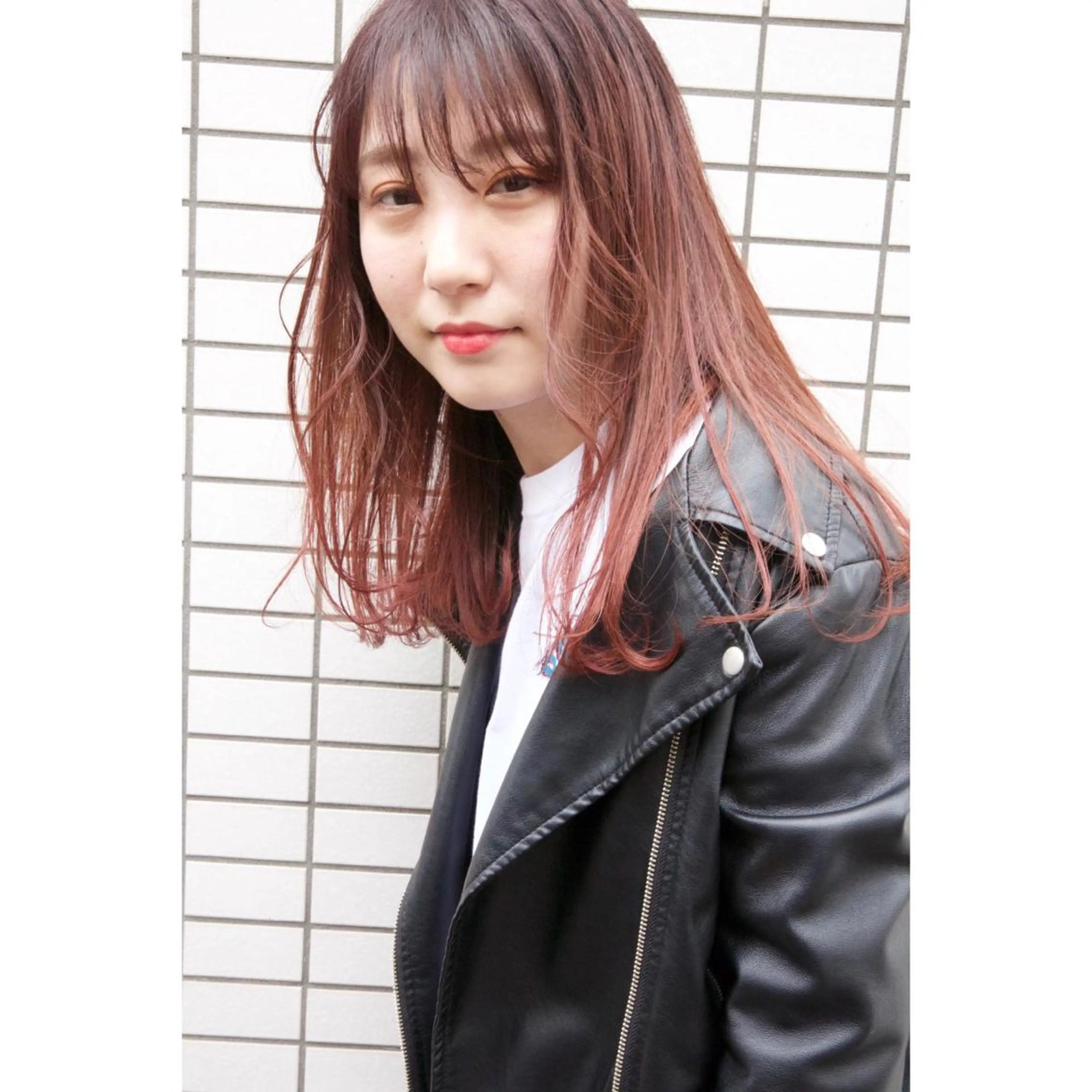 ミディアム カラー fio マナミのヘアスタイル
