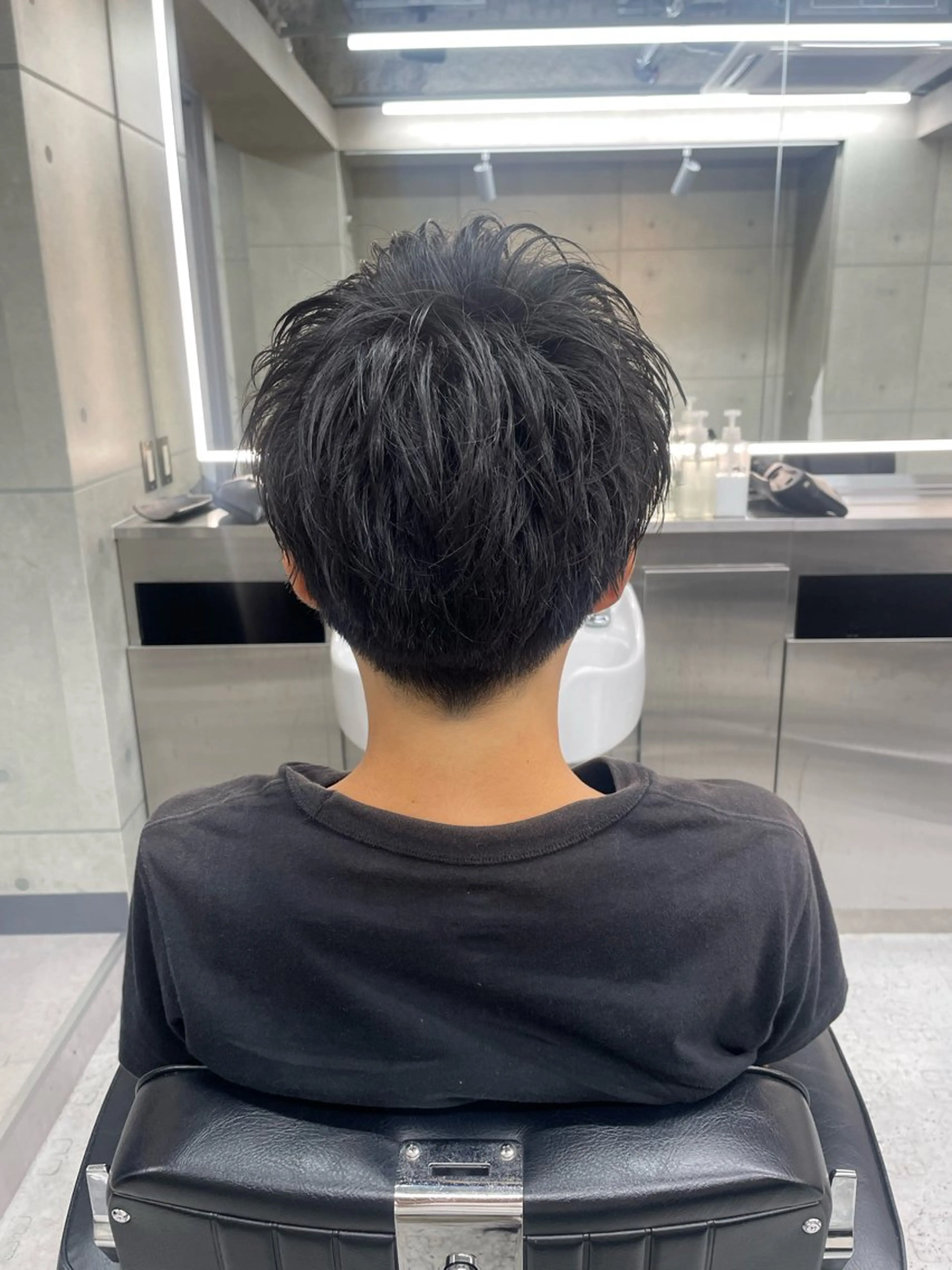 ミディアム メンズ ミディアムパーマ アップバング メンズブリーチ センターパート フェードカット 【メンズ・カット】 藪 清正のヘアスタイル