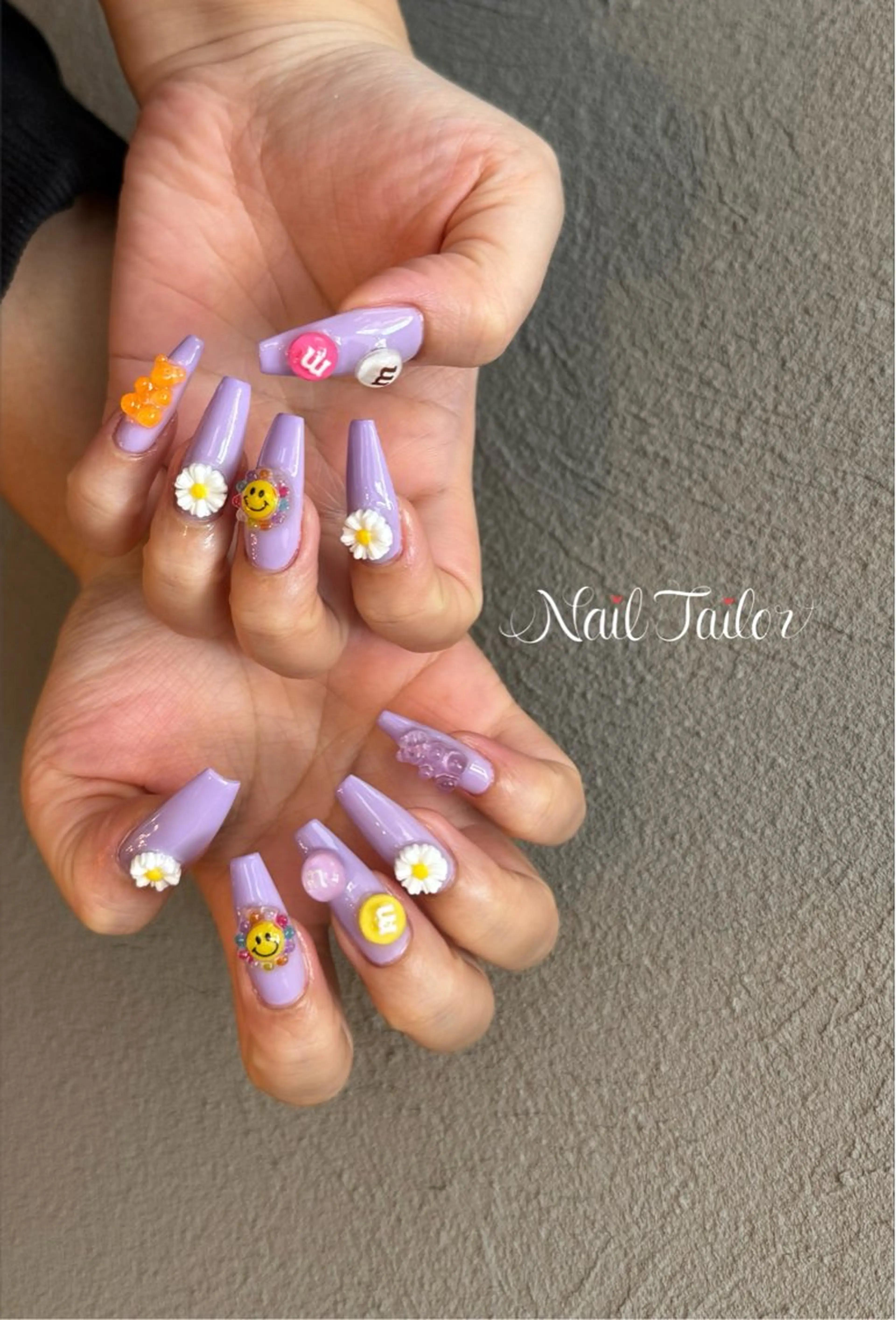 ネイル 長さ出し フラワーネイル ロングネイル ワンカラーネイル パープル ハンドネイル 〜Nail Tailor〜　ネイルテイラー所属・NailTailor ネイルテイラーのネイルデザイン