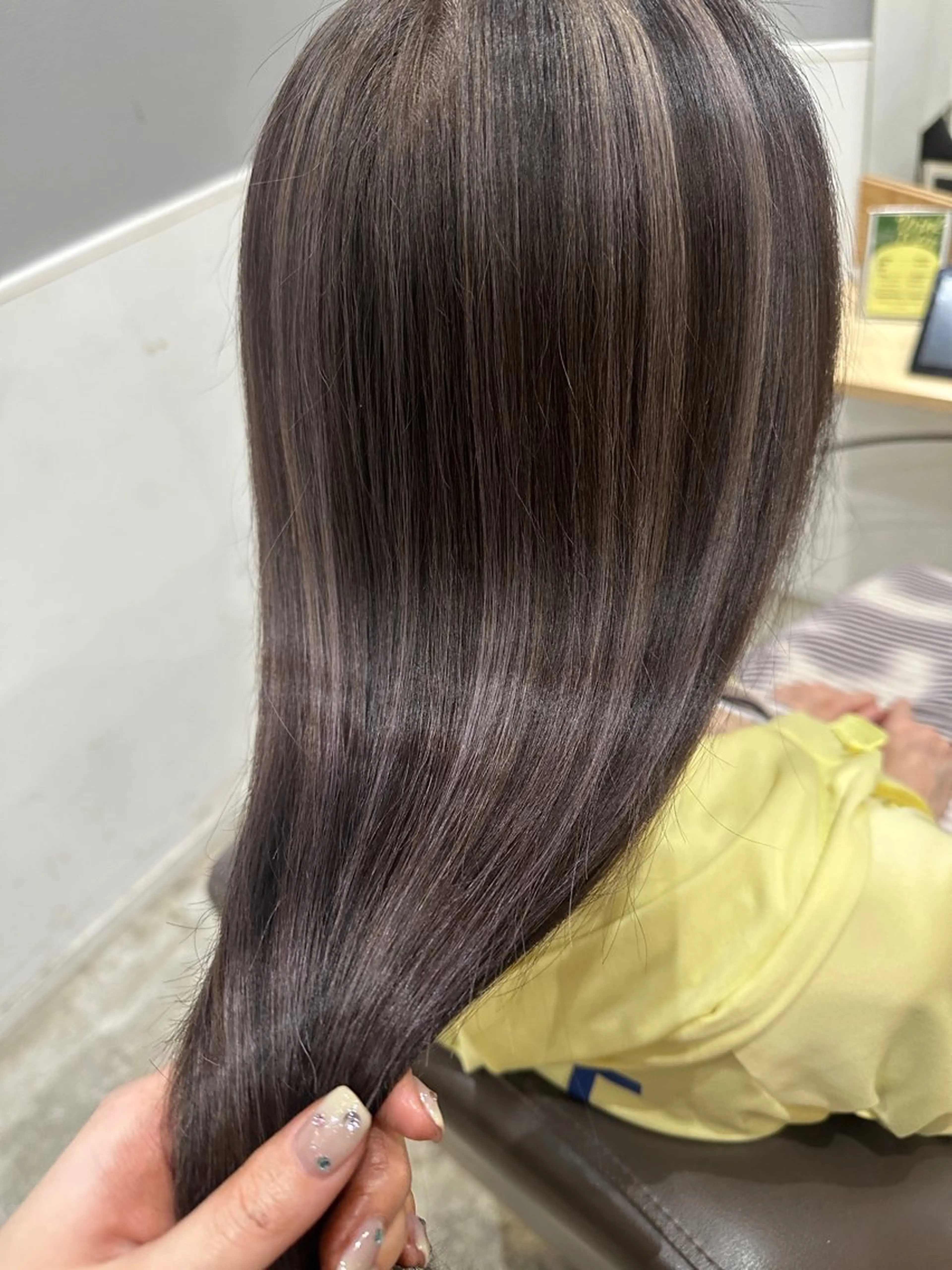 ミディアム ハイライト ヘアカラー トリートメント miloc MOMOKAのヘアスタイル