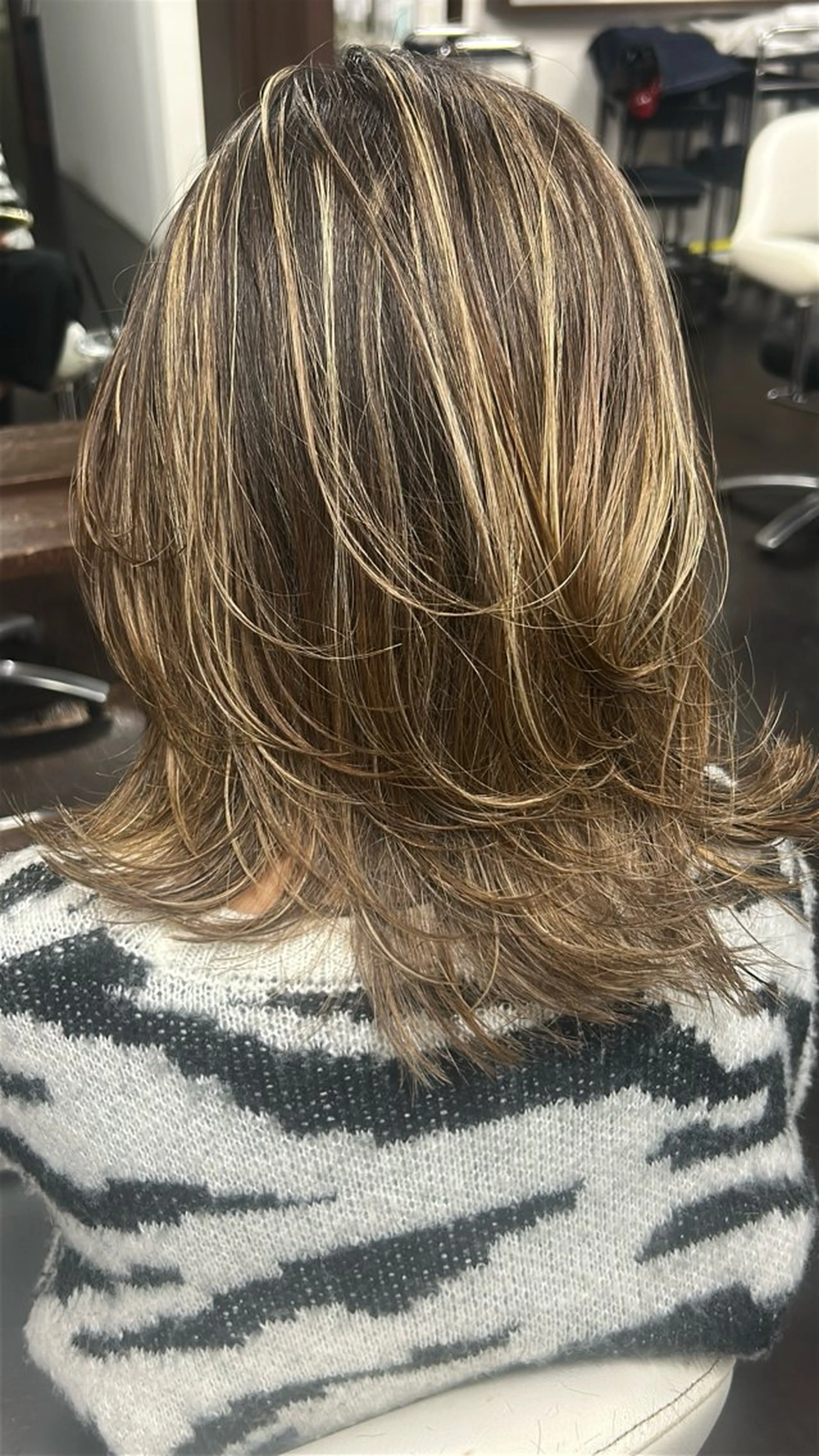 ミディアム ミディアムレイヤー ハイライト レイヤーカット カット ヘアカラー トリートメント OLUOLU所属・桝田 友美のヘアスタイル