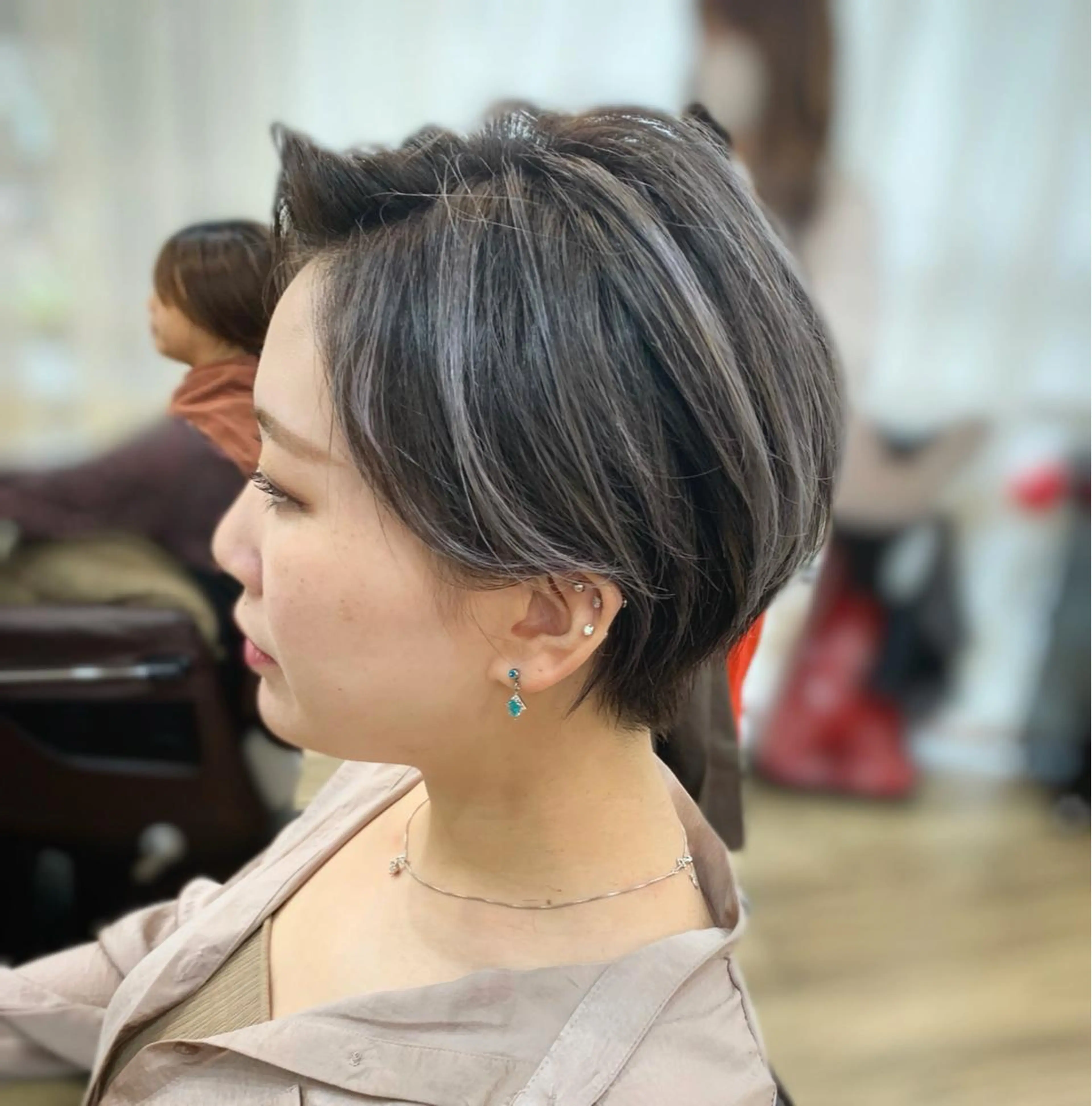 ショート ハンサムショート ハイライト ショートヘア カット ヘアカラー トリートメント 平尾 拓也のヘアスタイル