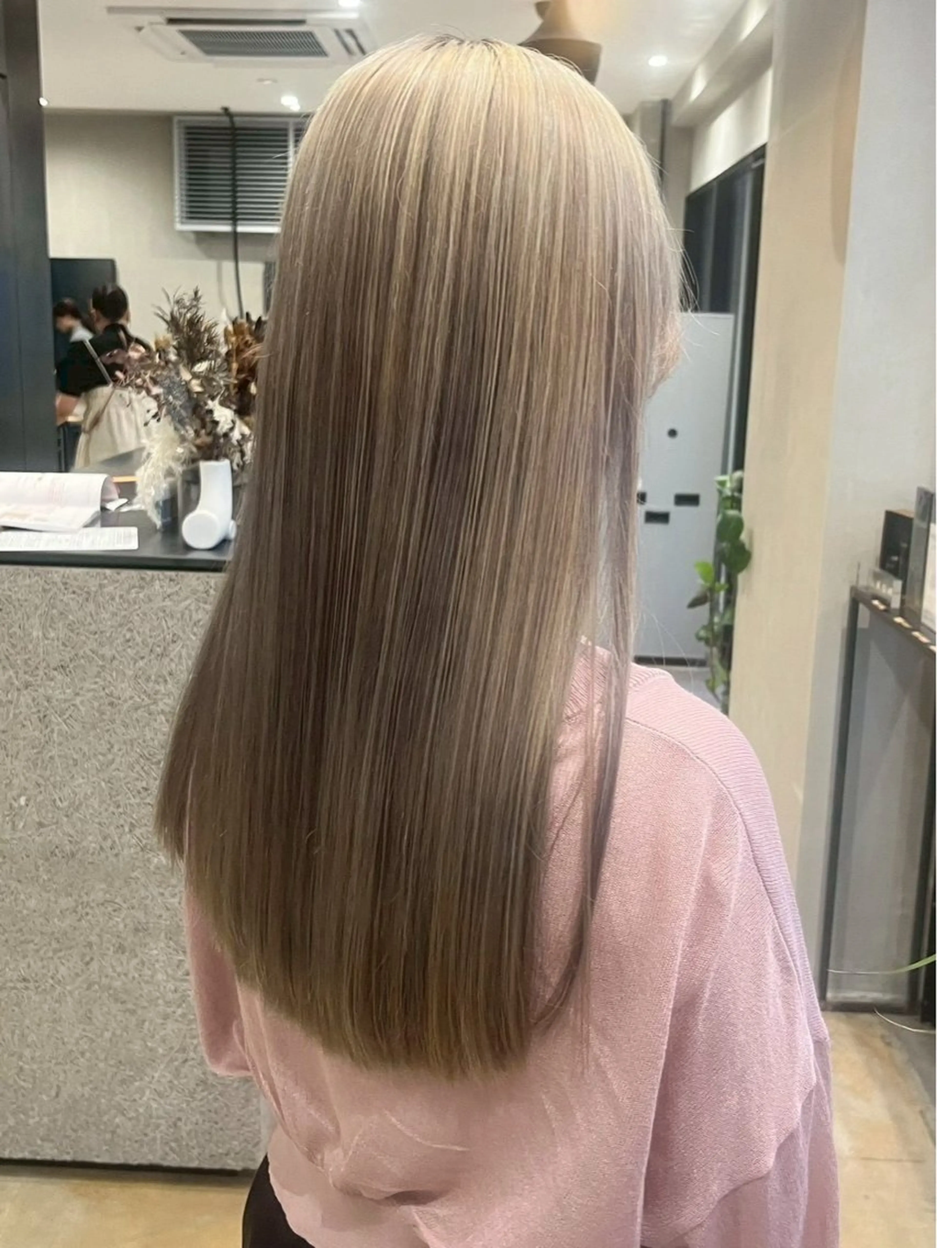 【U24】 ✨ダメージ97％カットケアブリーチカラー＋うる艶トリートメント🎀🌟‎ 】※ロングの写真